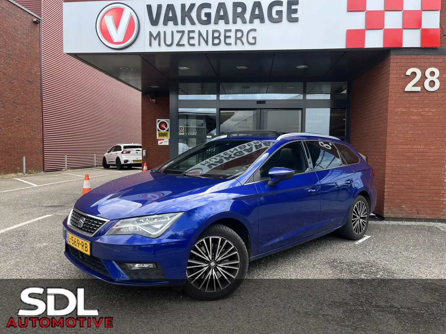 SEAT Leon ST 1.8 TSI Xcellence Business Intense // LED // HA Blauw - 1