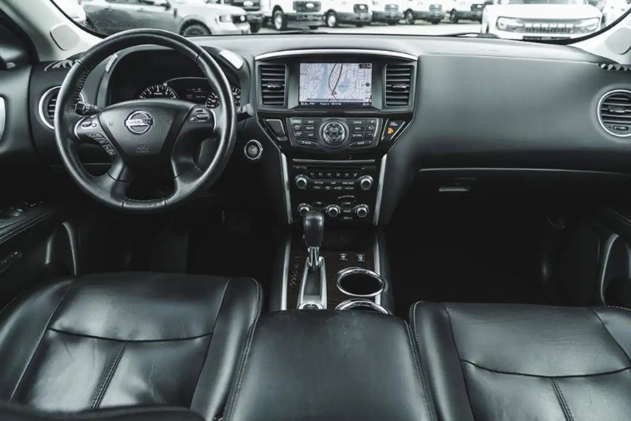 Nissan Pathfinder photo Nissan Pathfinder