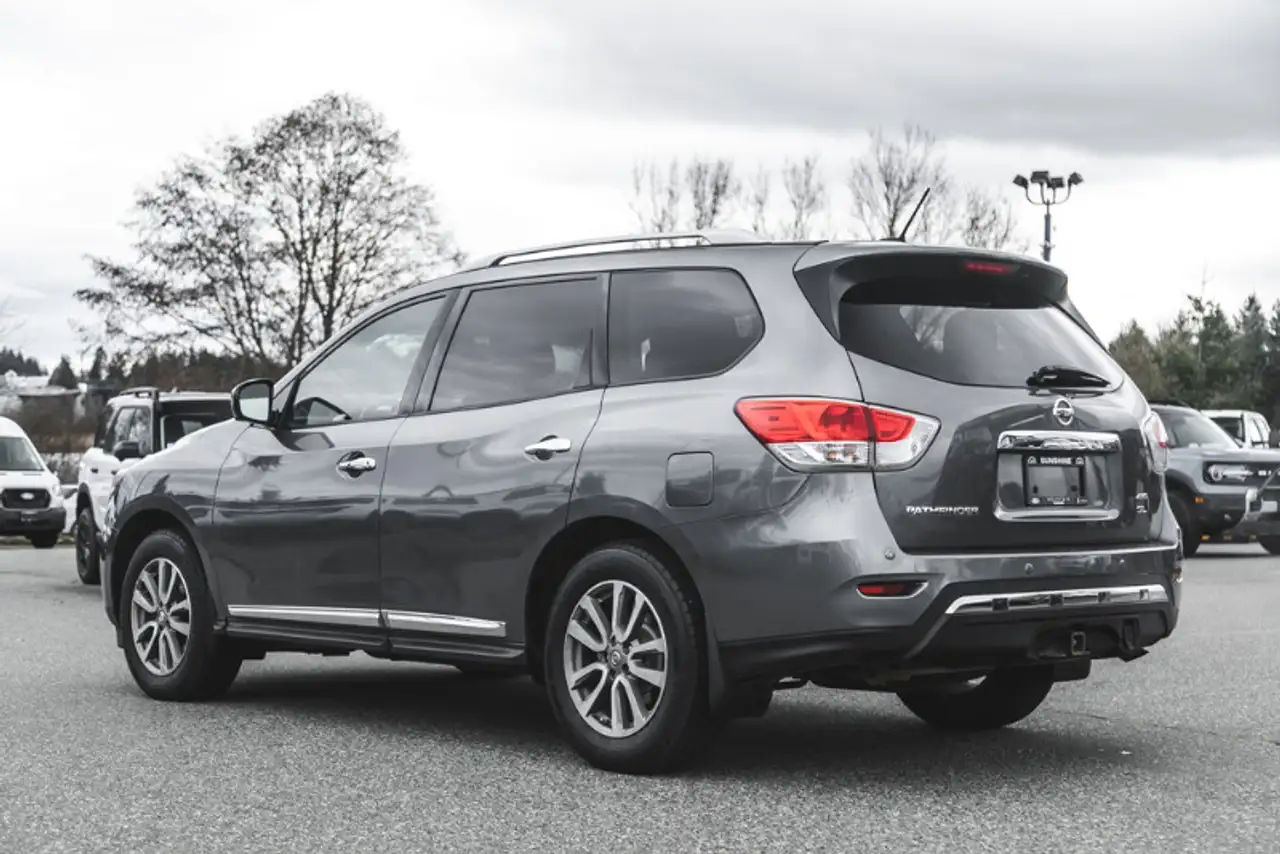Nissan Pathfinder photo Nissan Pathfinder