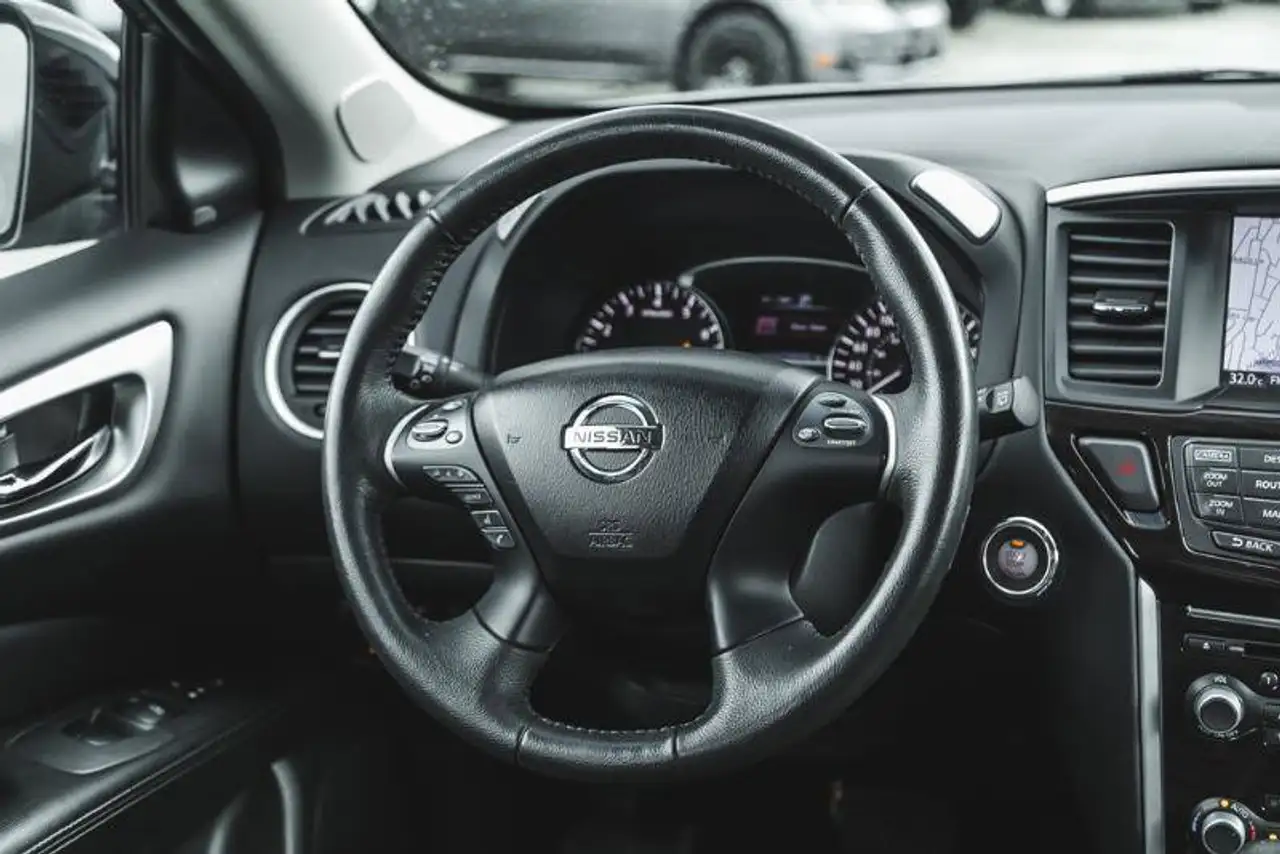 Nissan Pathfinder photo Nissan Pathfinder