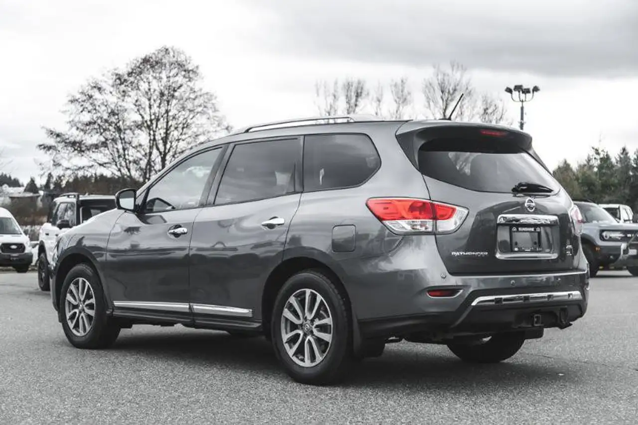 Nissan Pathfinder photo Nissan Pathfinder