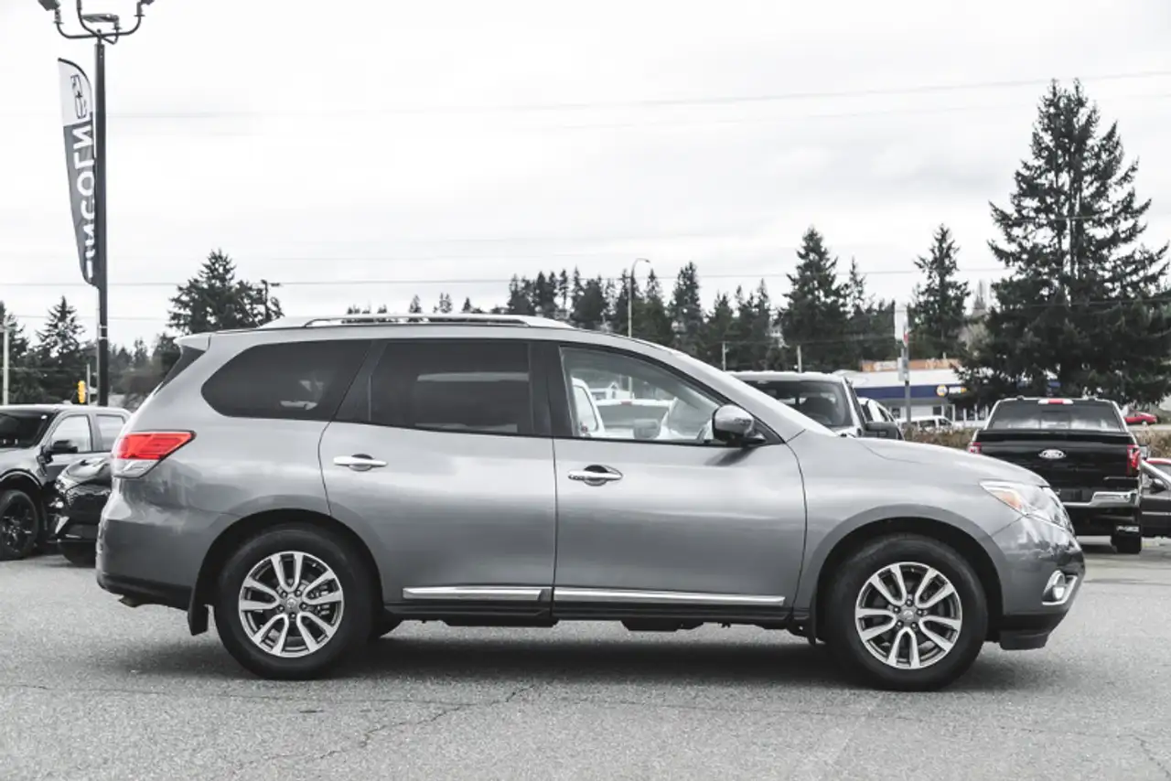 Nissan Pathfinder photo Nissan Pathfinder