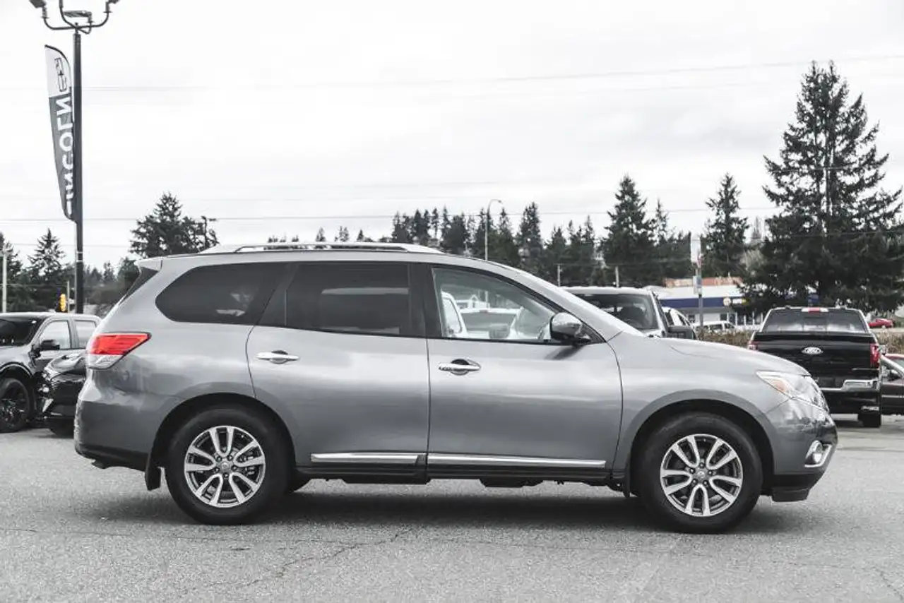 Nissan Pathfinder photo Nissan Pathfinder