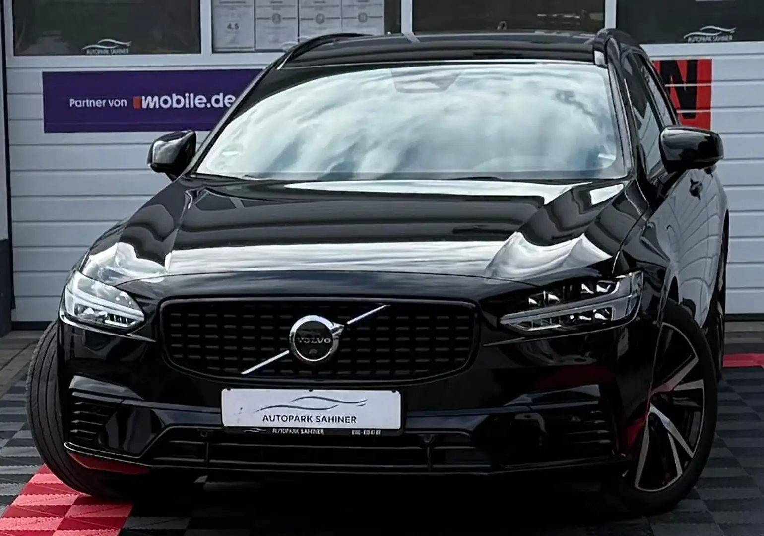 Volvo V90 *360°*HEAD UP*PANO Noir - 1