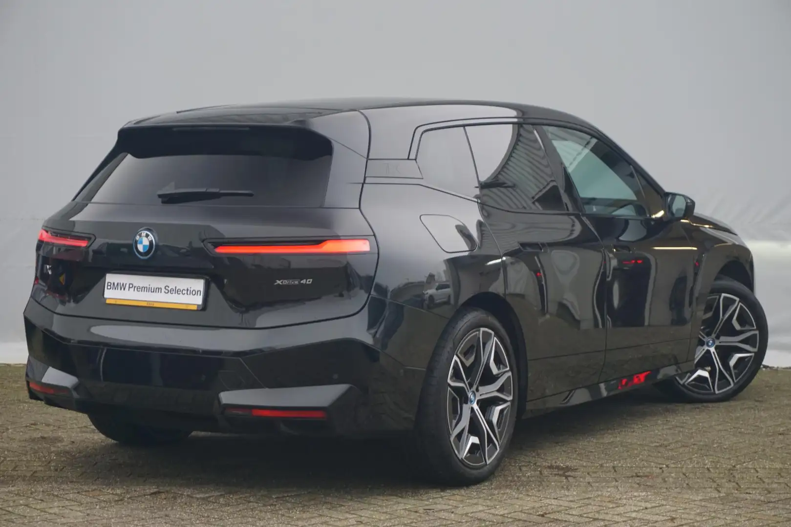 BMW iX xDrive40 High Executive Sportpakket 22'' / Laserli Zwart - 2