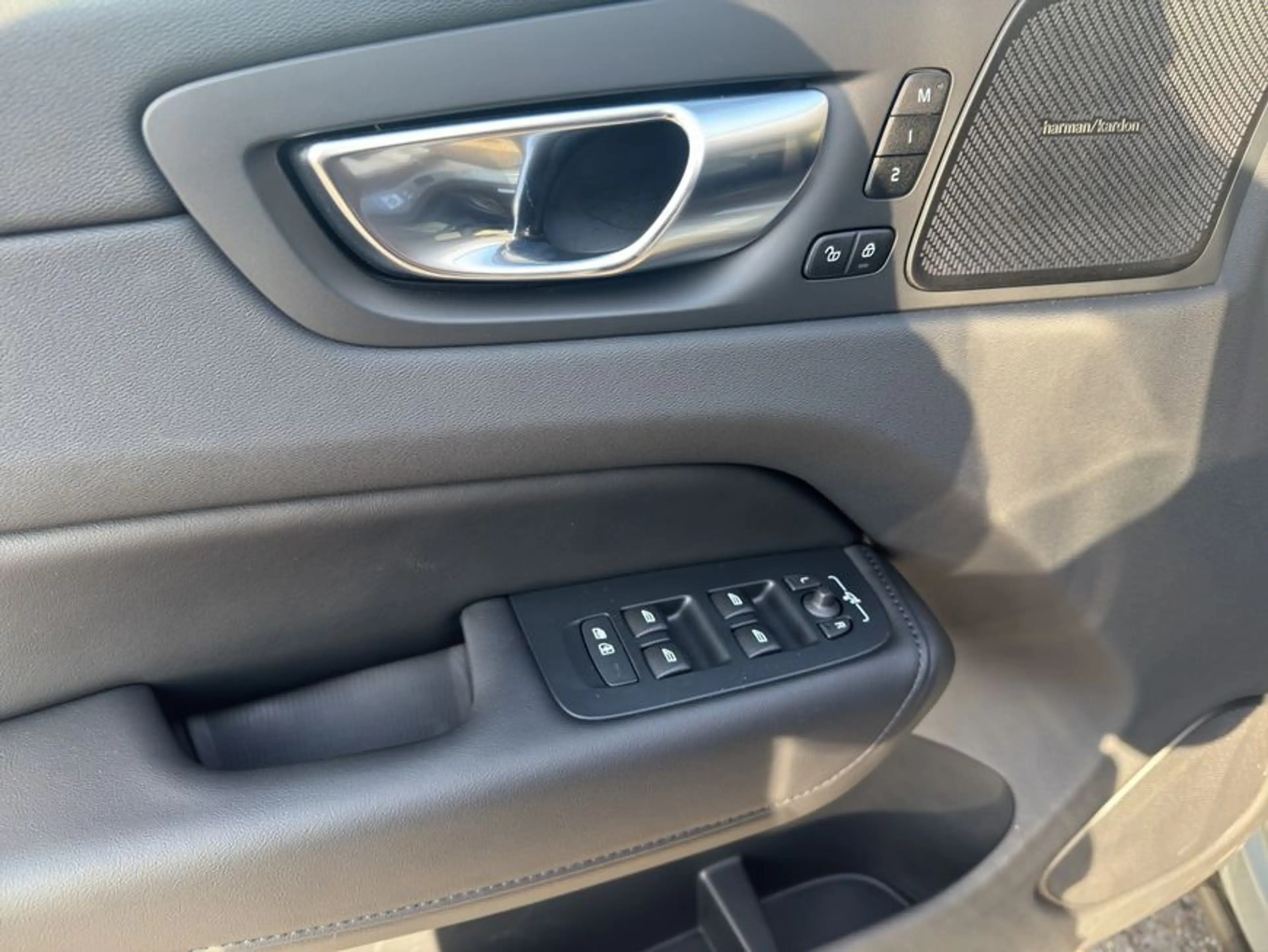 Volvo XC60 XC60 B5 AWD Vollleder Pilot BLIS H&K Voll-LED 19'' — photo 13