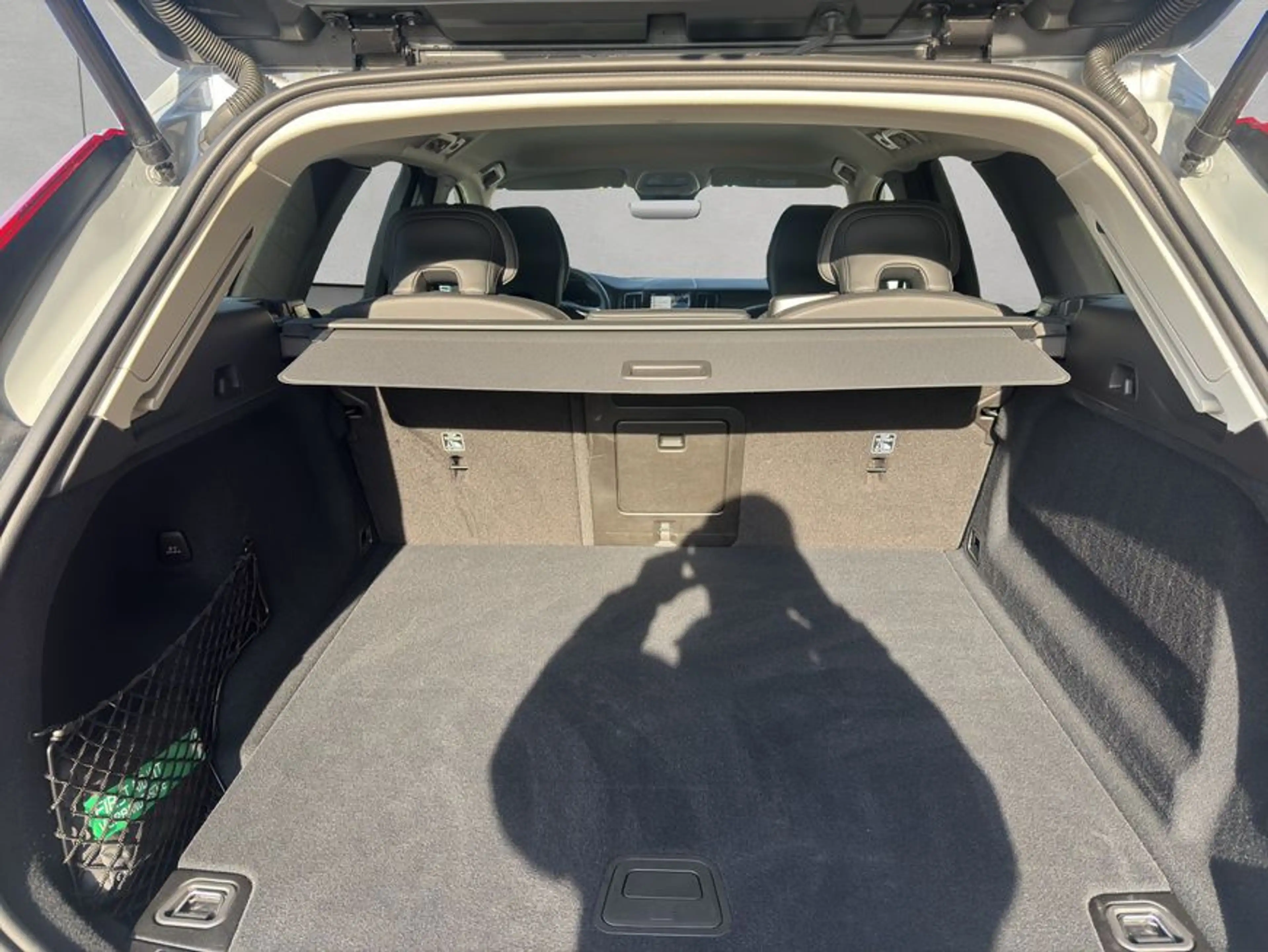 Volvo XC60 XC60 B5 AWD Vollleder Pilot BLIS H&K Voll-LED 19'' — photo 5