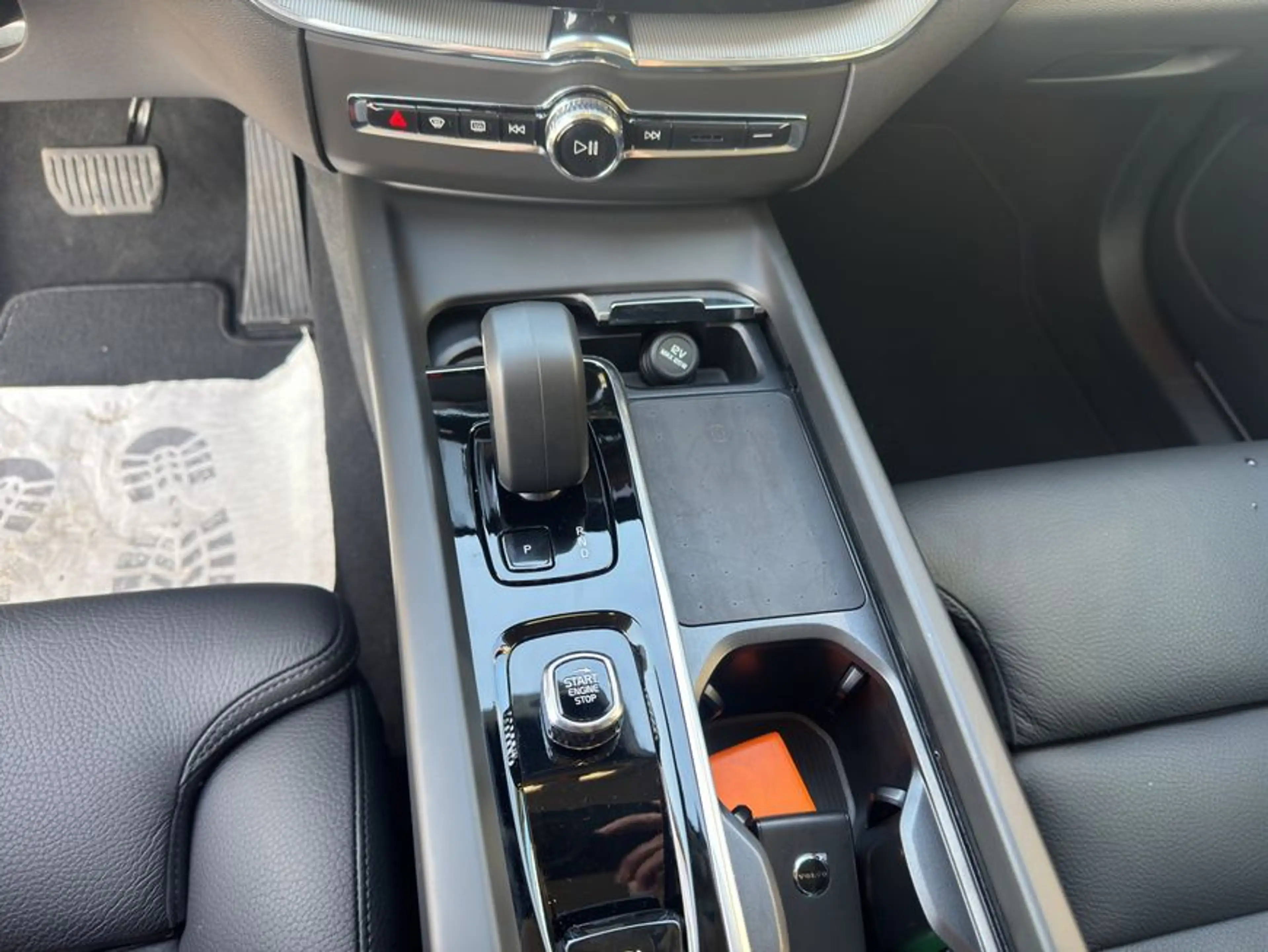 Volvo XC60 XC60 B5 AWD Vollleder Pilot BLIS H&K Voll-LED 19'' — photo 11