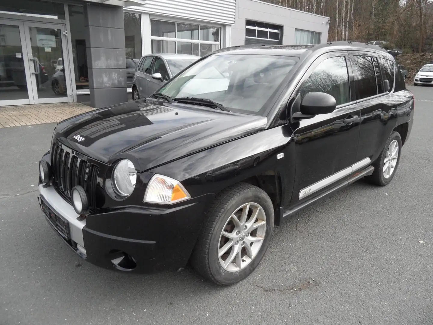 Jeep Compass Limited 4x4 crna - 2