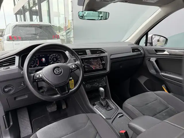 Volkswagen Tiguan view 4