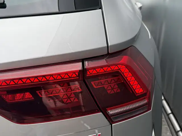 Volkswagen Tiguan view 12