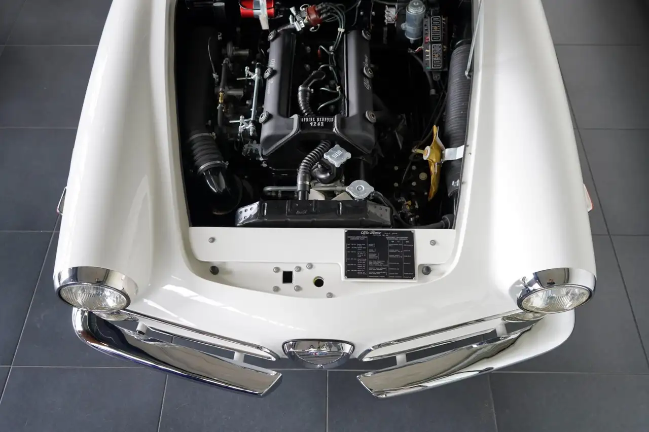 Alfa Romeo Spider 2000 Touring, foto 2