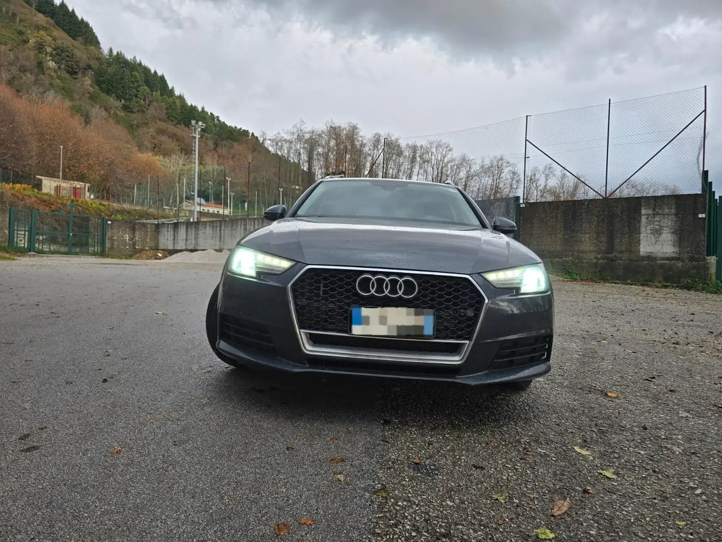 Audi A4 Business Gris - 2