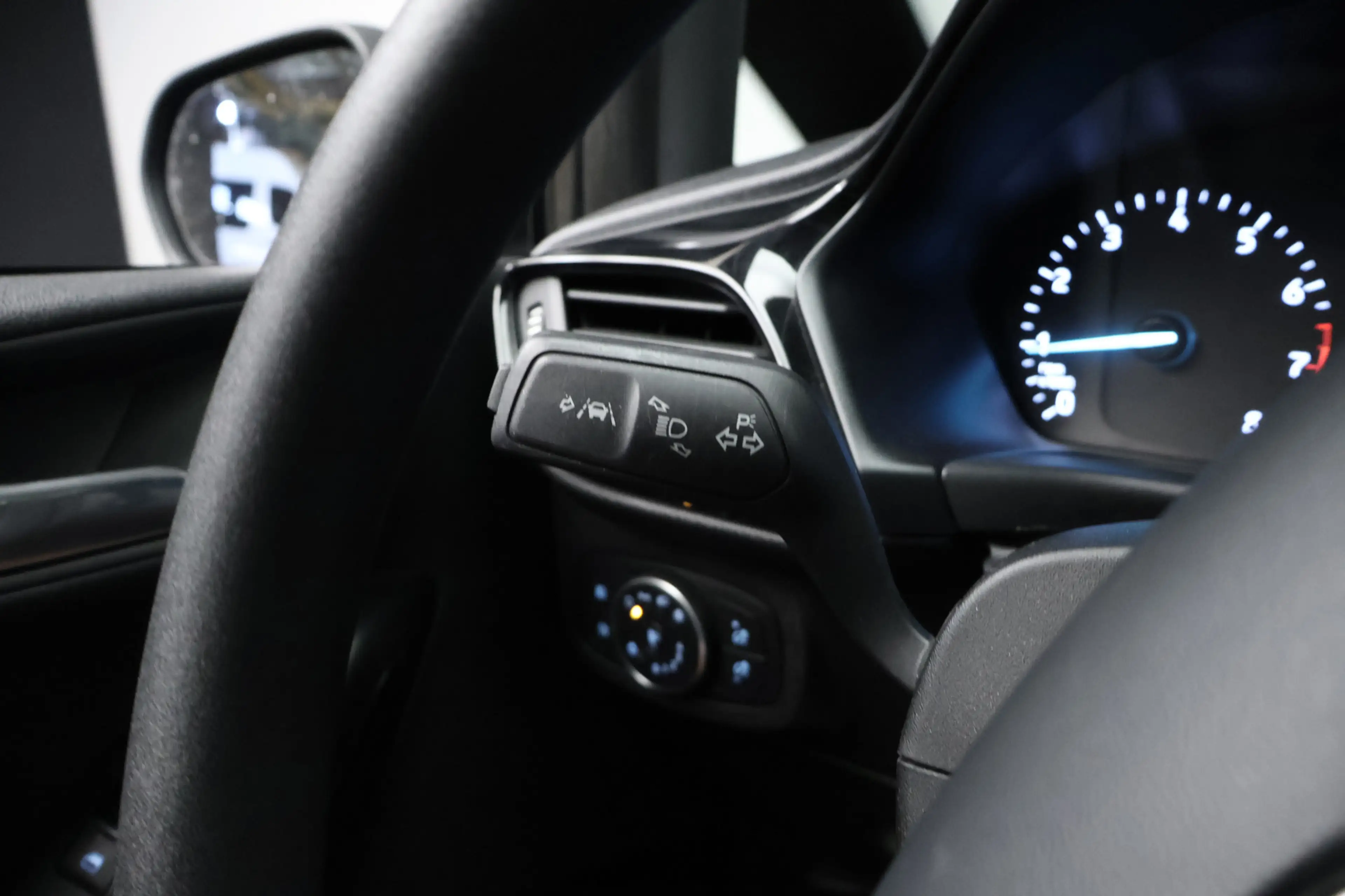 Ford Fiesta 1.1 Sport (APPLE CARPLAY,NAVI,LED,CRUISE,PDC,LANE — photo 9