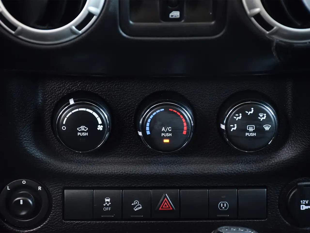 Jeep Wrangler photo Jeep Wrangler