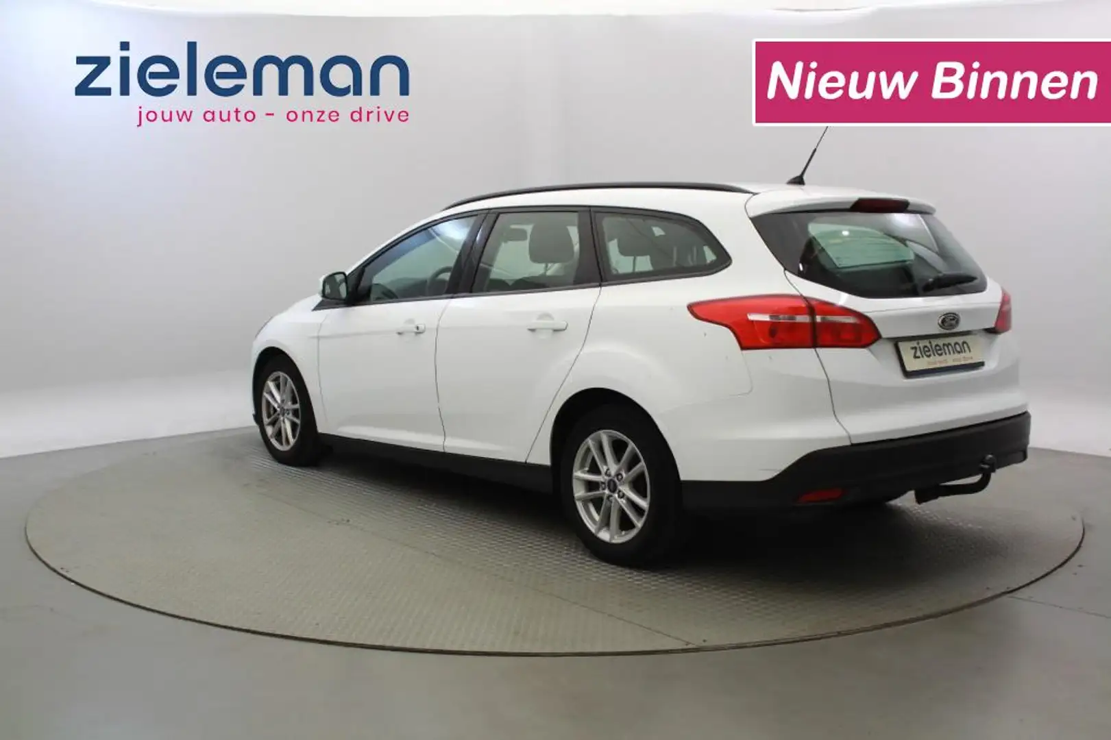 Ford Focus 1.5 TDCI wagon - Navi, Cruise, Trekhaak Fehér - 2