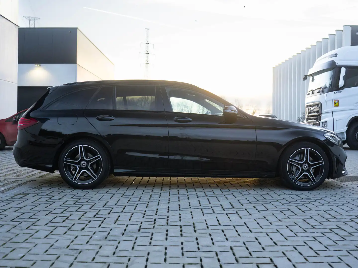 Mercedes-Benz C 180 9G-TRONIC AMG LINE - APPLE CARPLAY - Parkcamera Noir - 2