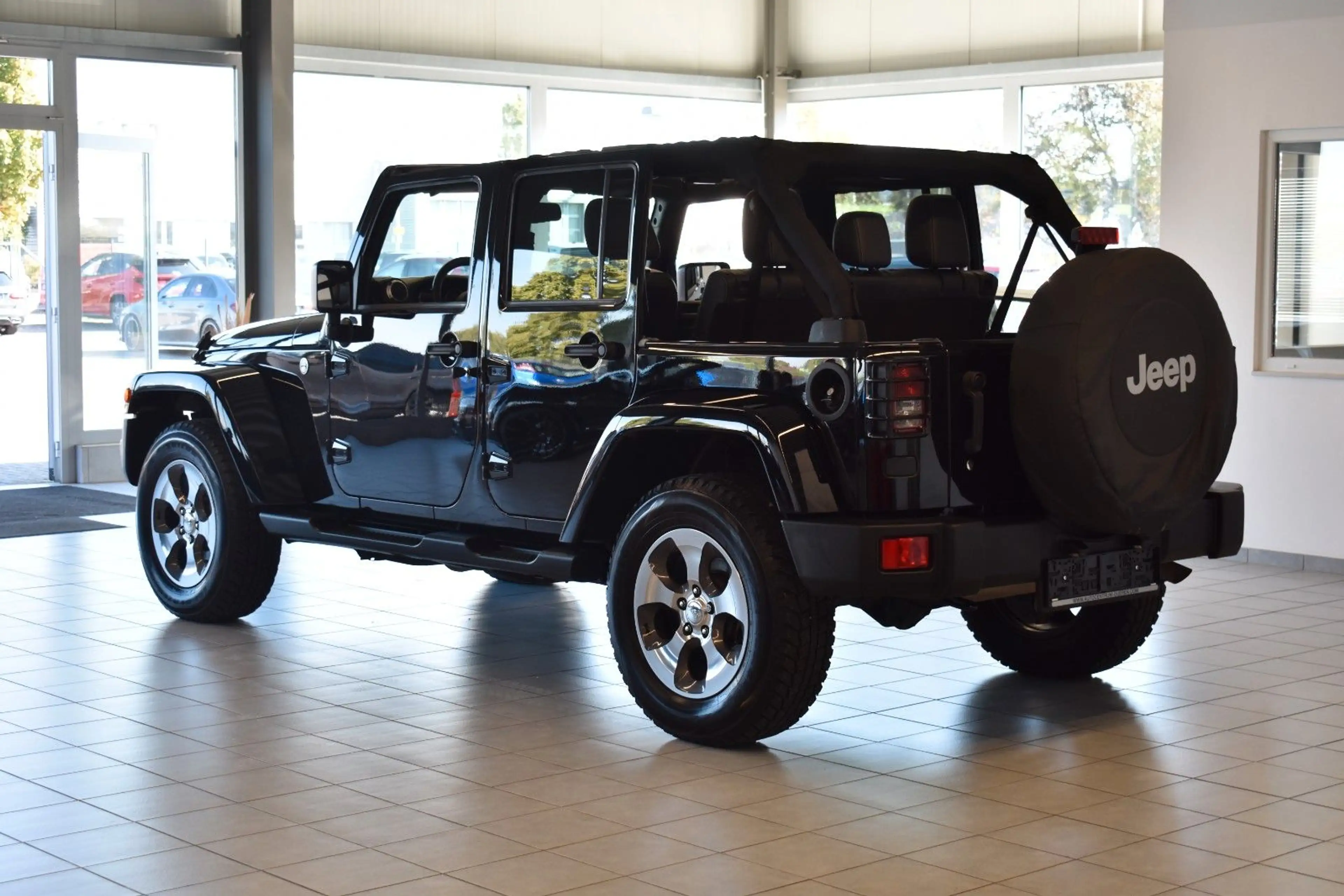 Jeep Wrangler Unlimited Sahara/SOFTTOP/LEDER/SHZ/NAVI — photo 8