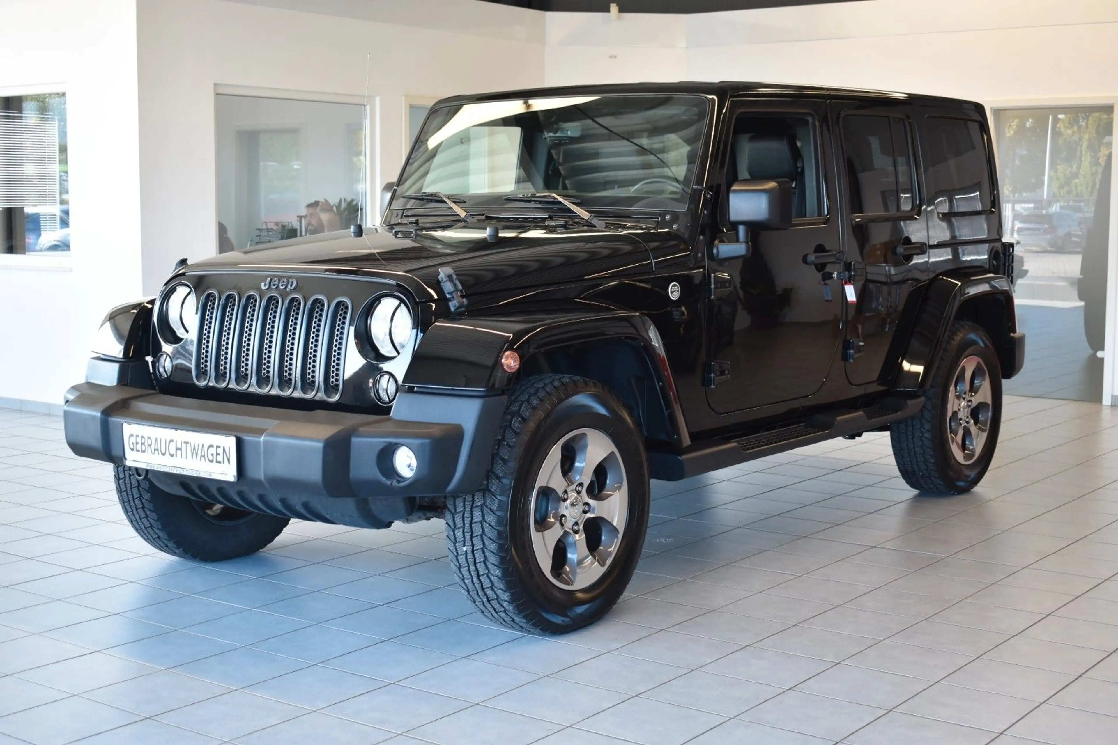 Jeep Wrangler Unlimited Sahara/SOFTTOP/LEDER/SHZ/NAVI — photo 4