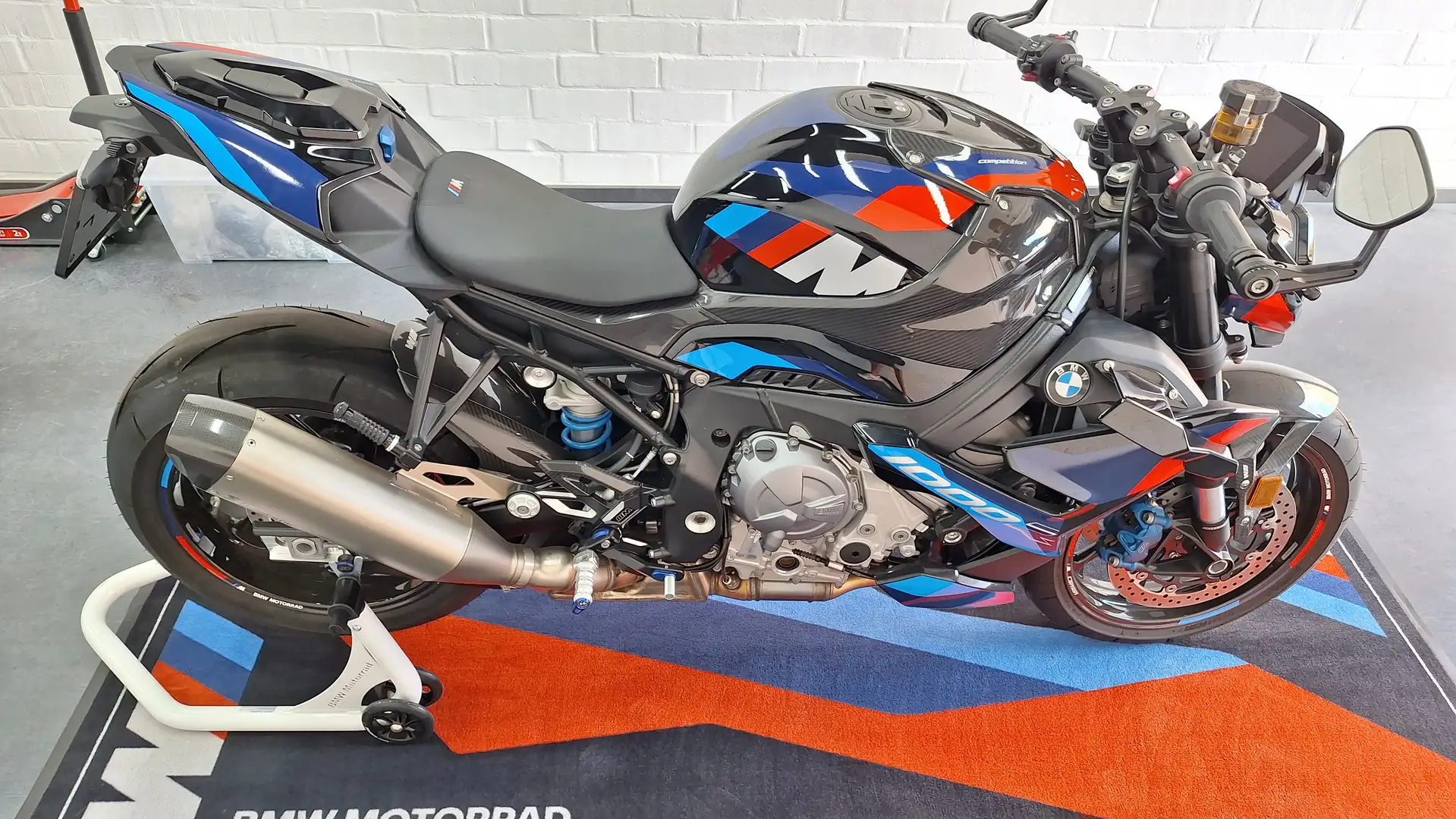 BMW M 1000 R Performance Zwart - 2