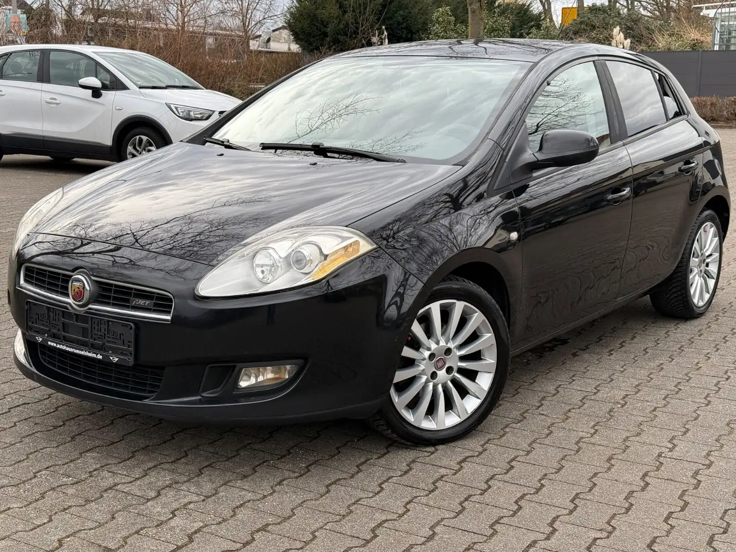 Fiat Bravo 1.4 16V T JET Dynamic*KLIMA*SPORT*TÜV/NEU* Negro - 1