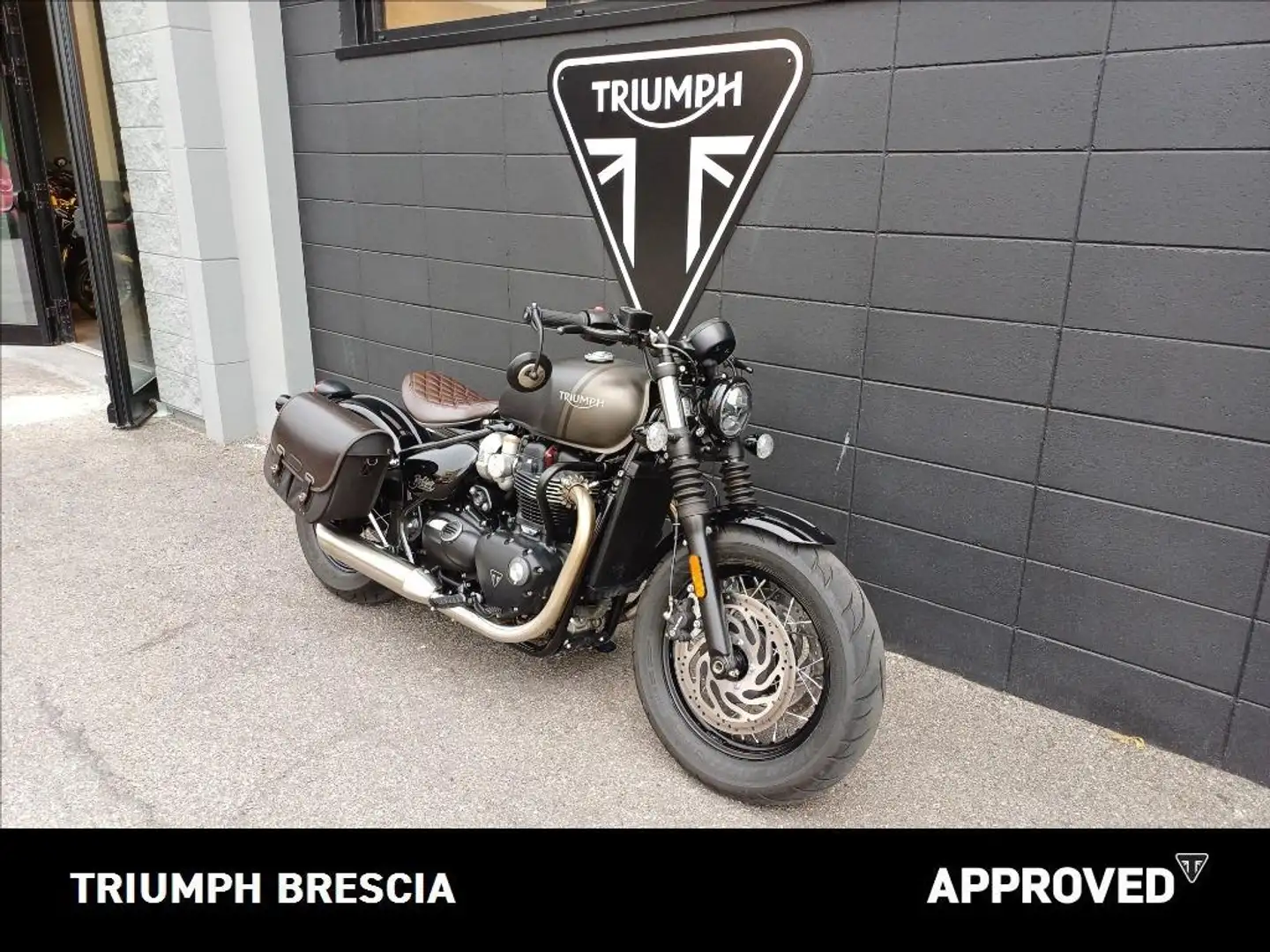 Triumph Bonneville Bobber E5 Grijs - 2