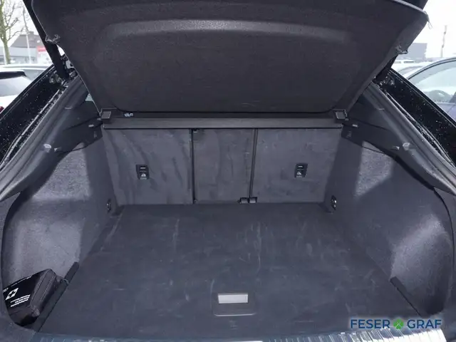 Audi Q3 view 10