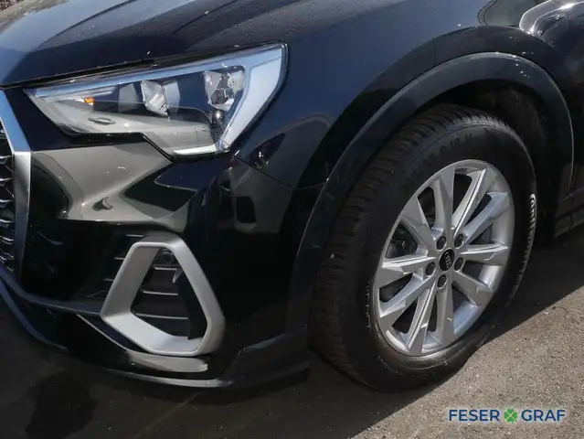 Audi Q3 view 11