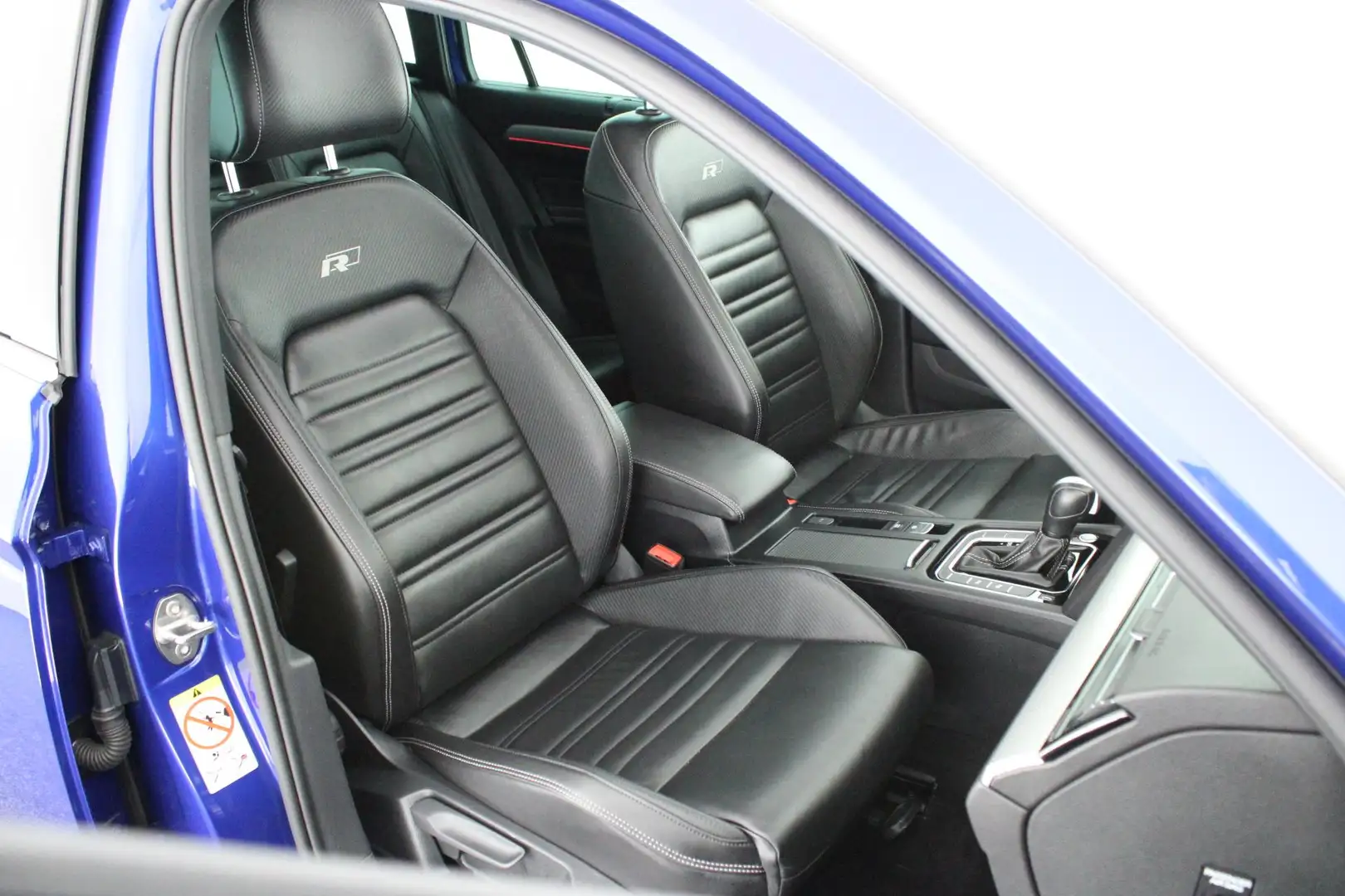 Volkswagen Passat Variant 1.5 TSI 150pk DSG 2x R-Line Keyless Camera Virtual Blauw - 2