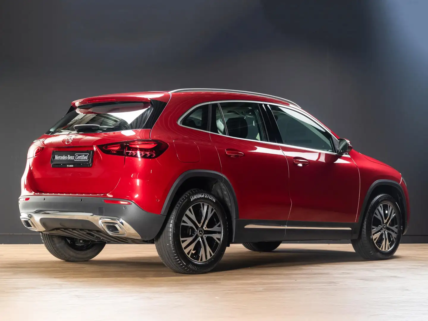 Mercedes-Benz GLA 250 e Luxury Line Rood - 2