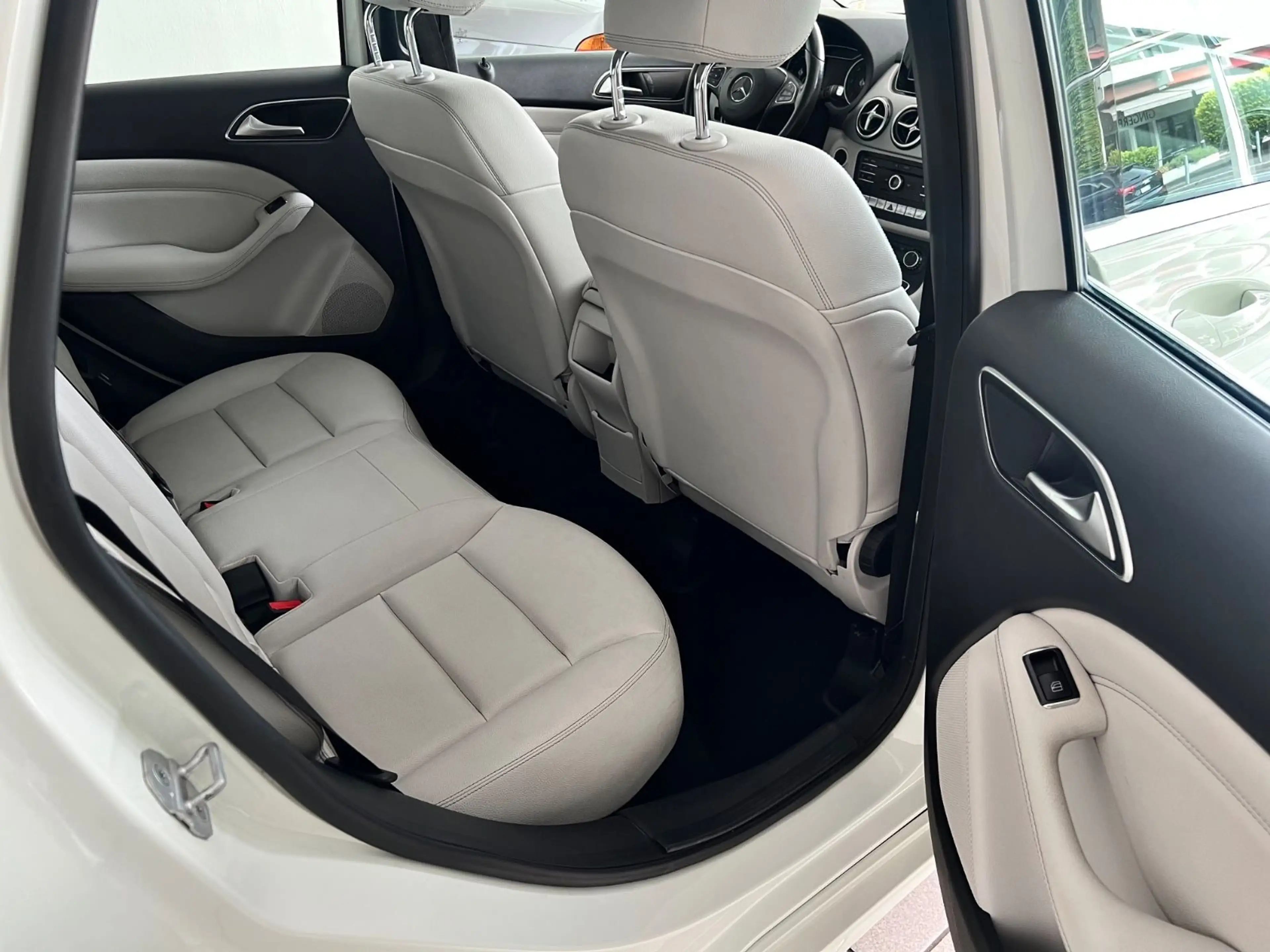 Mercedes-Benz B 220 B220d 4x4 G-tronic Score Urban Leder LED AHK F1 — photo 9