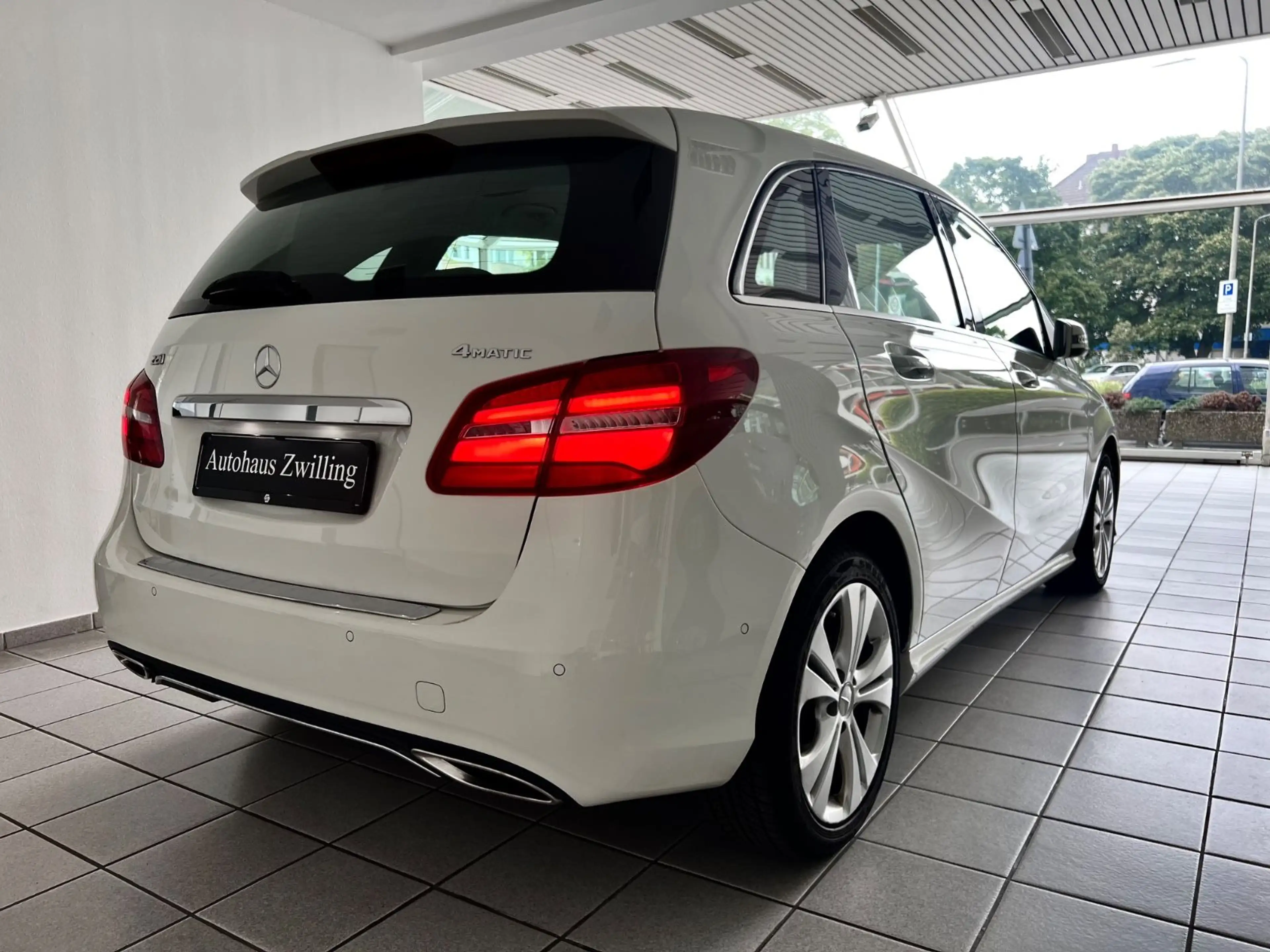 Mercedes-Benz B 220 B220d 4x4 G-tronic Score Urban Leder LED AHK F1 — photo 3