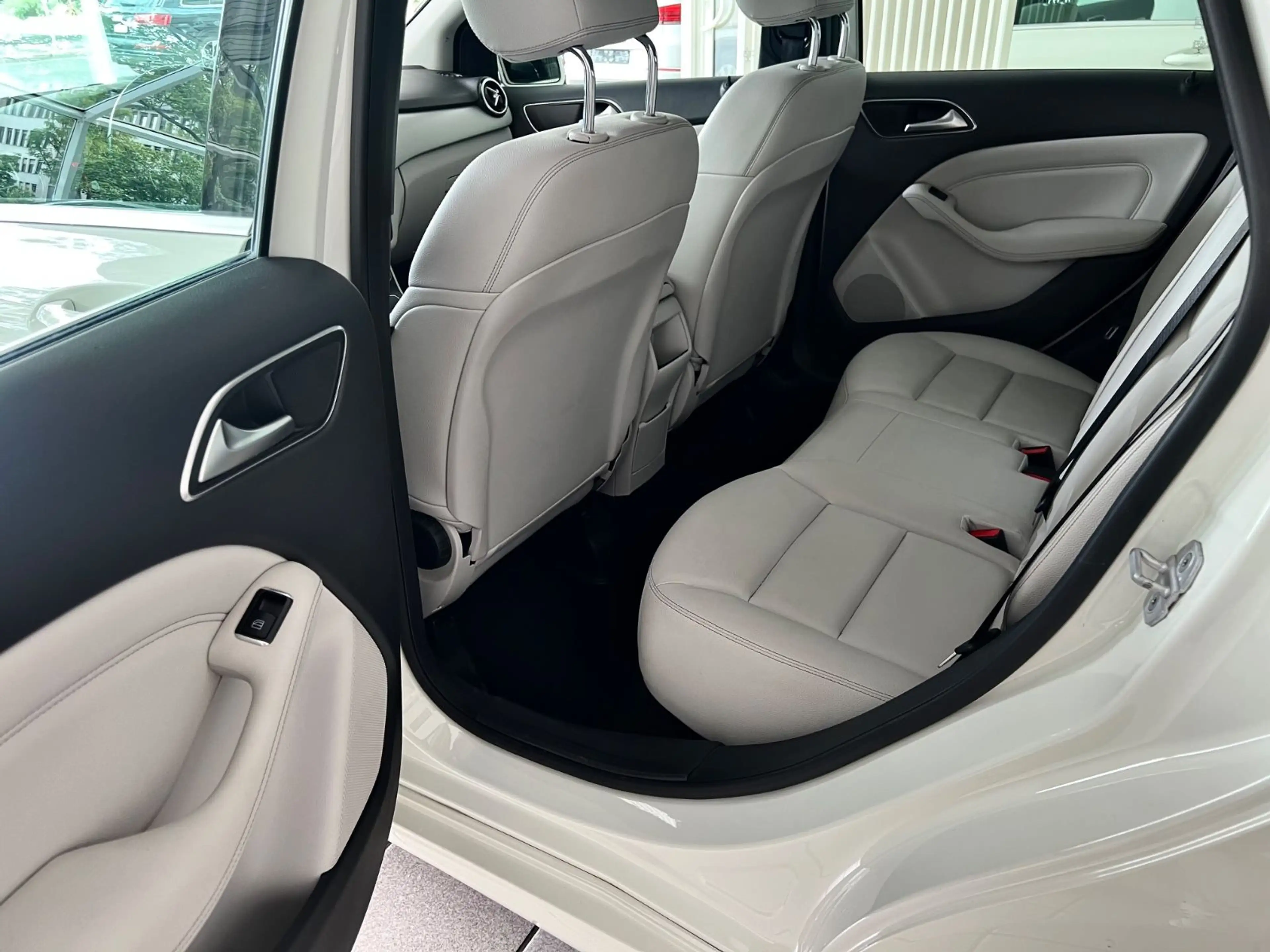Mercedes-Benz B 220 B220d 4x4 G-tronic Score Urban Leder LED AHK F1 — photo 7