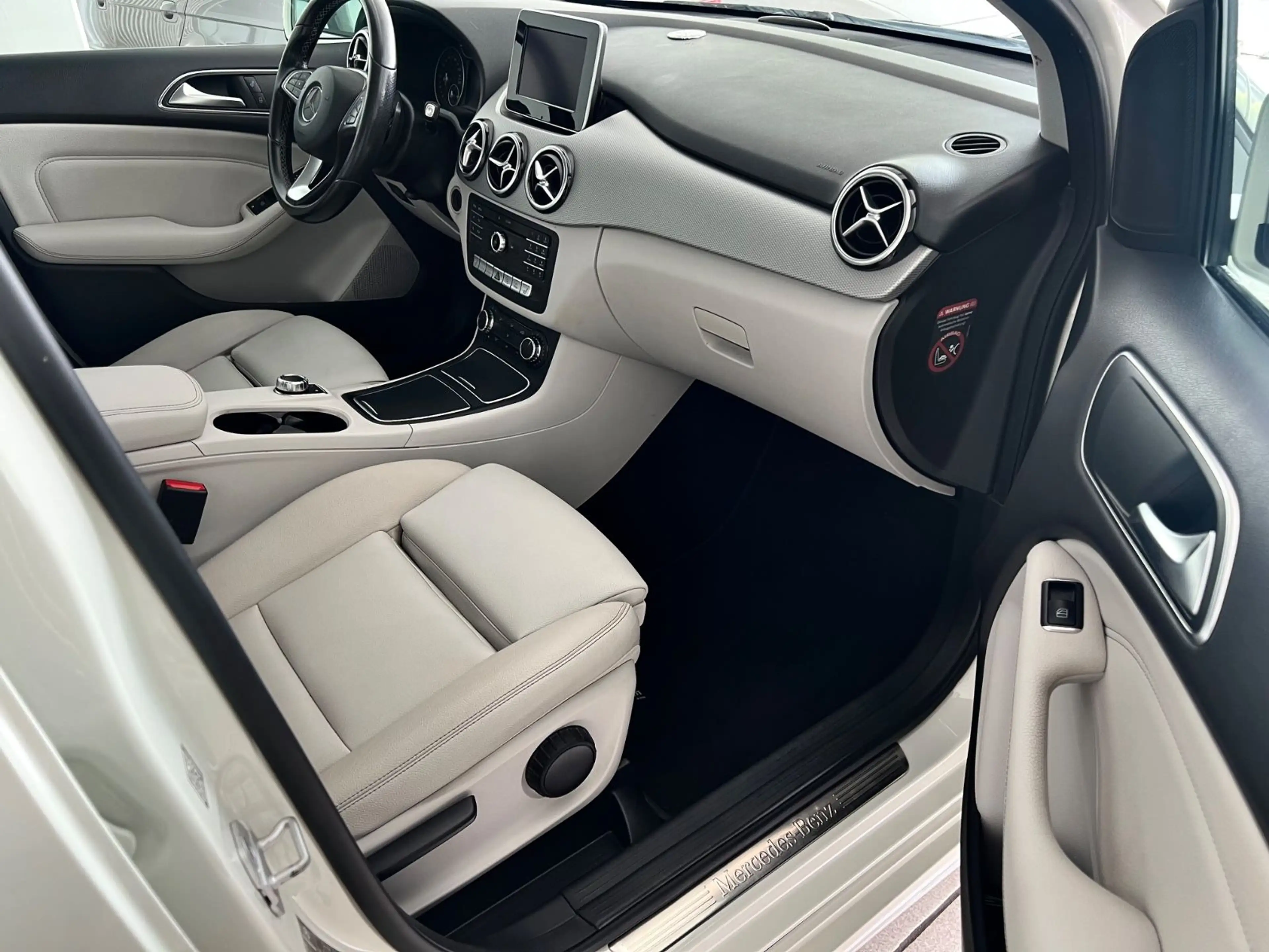 Mercedes-Benz B 220 B220d 4x4 G-tronic Score Urban Leder LED AHK F1 — photo 11