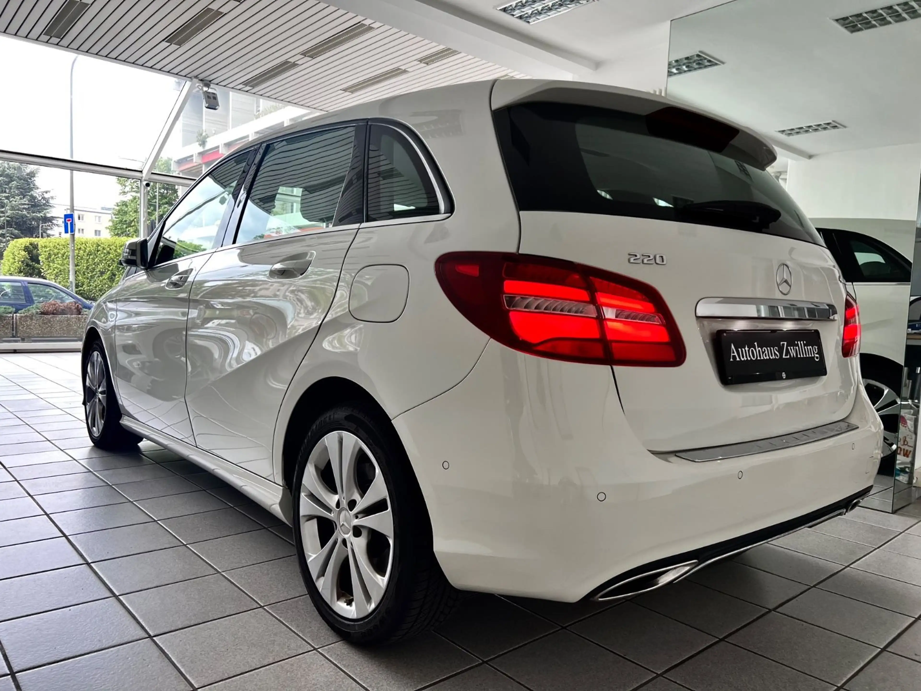 Mercedes-Benz B 220 B220d 4x4 G-tronic Score Urban Leder LED AHK F1 — photo 4