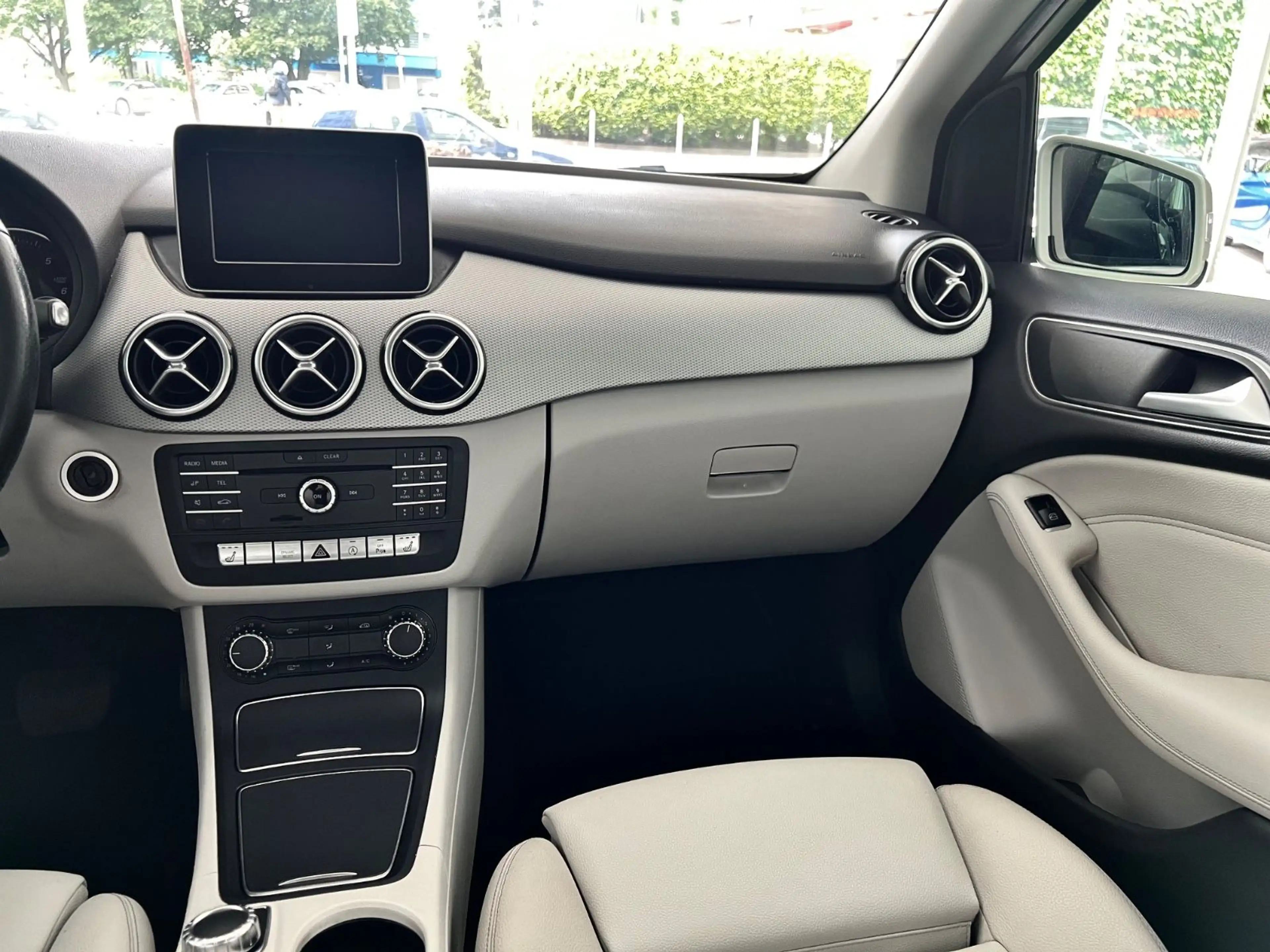 Mercedes-Benz B 220 B220d 4x4 G-tronic Score Urban Leder LED AHK F1 — photo 13