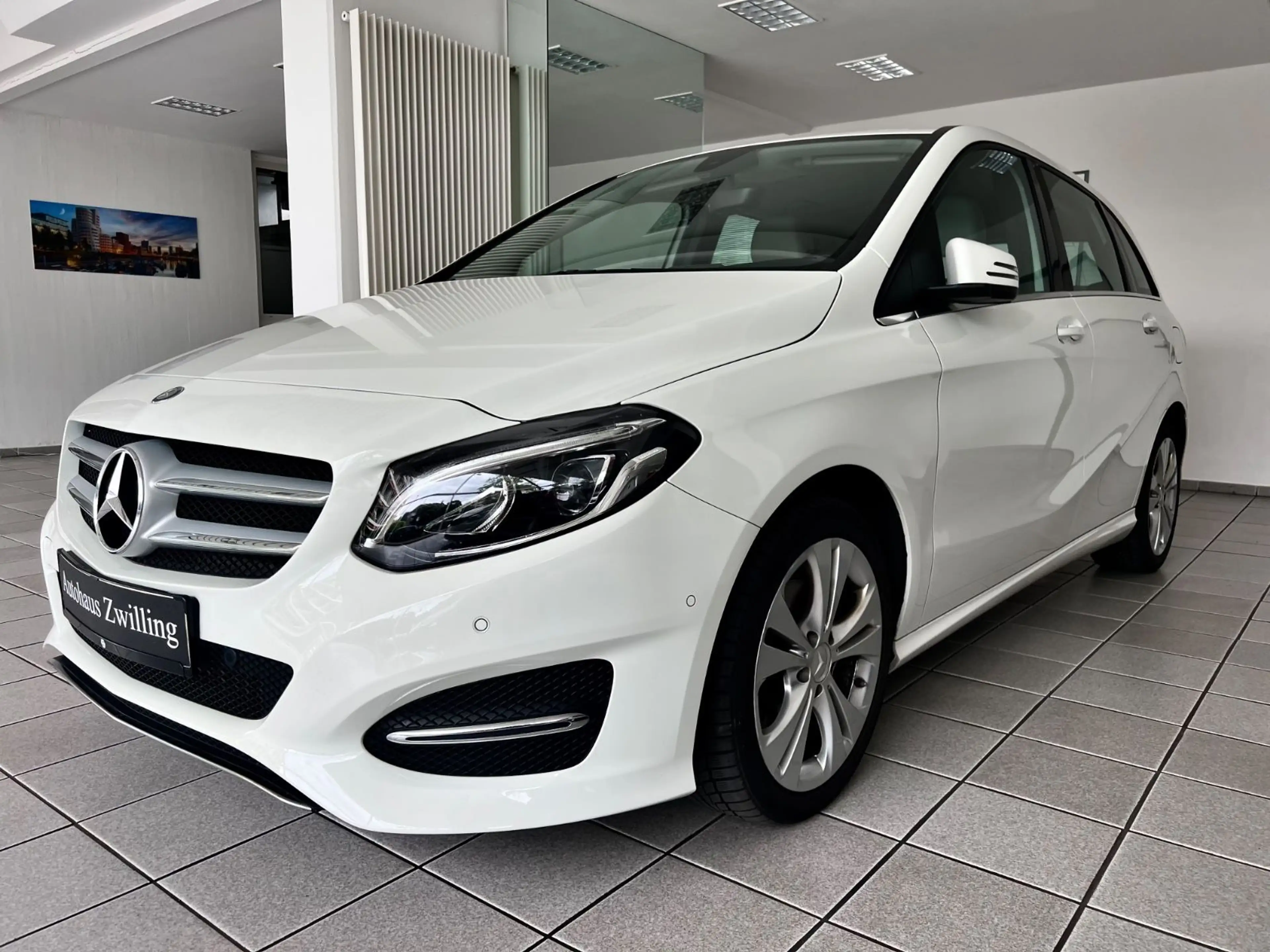 Mercedes-Benz B 220 B220d 4x4 G-tronic Score Urban Leder LED AHK F1 — photo 5