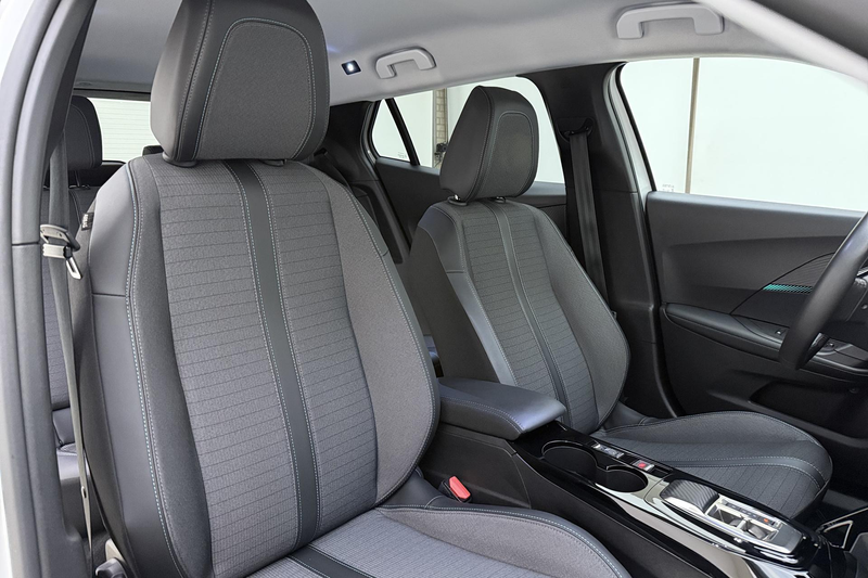 Peugeot e-2008 EV Allure Pack 50 kWh | Apple carplay/Android auto — photo 14