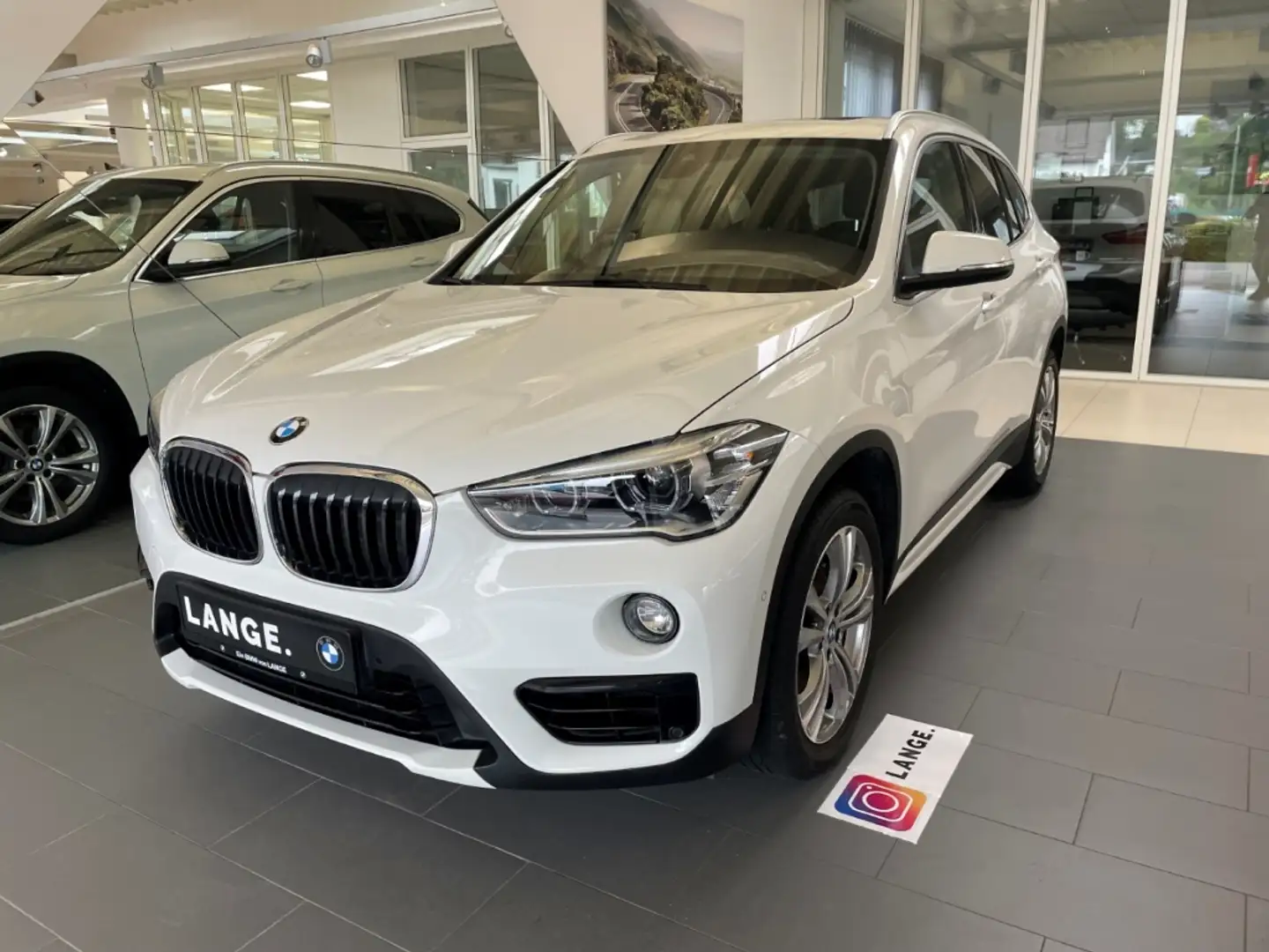 BMW X1 sDrive 18i Sport Line AHK Pano Auto. RFK Navi Blanc - 1
