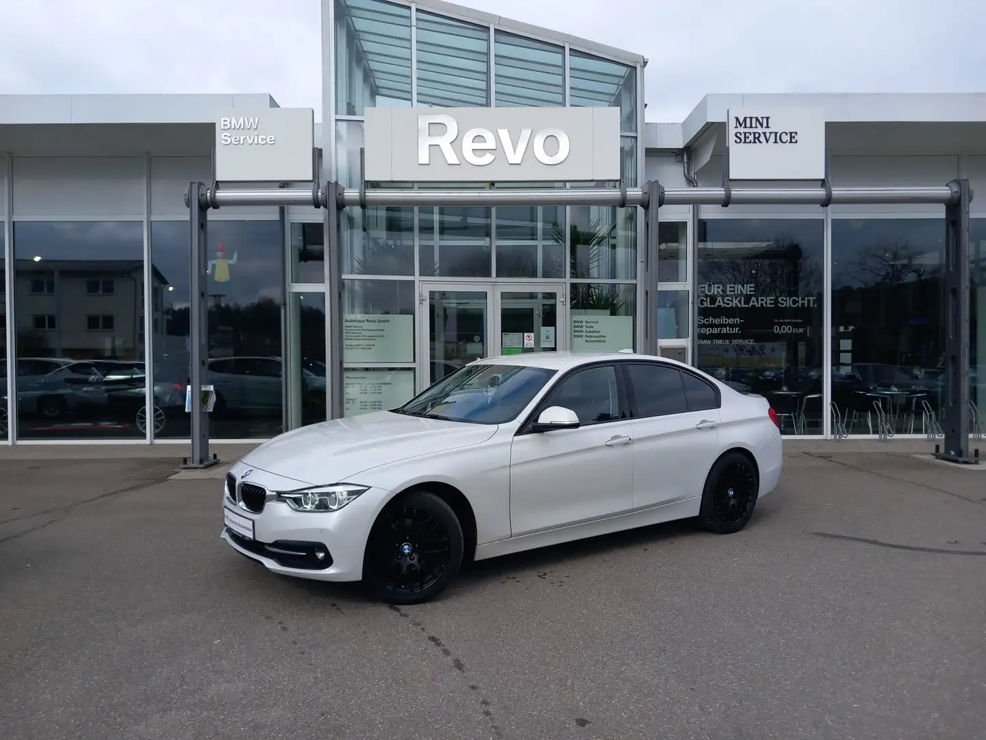BMW 320 d Aut Sport Line NaviProf Tempo Hifi Connected PDC Weiß - 1