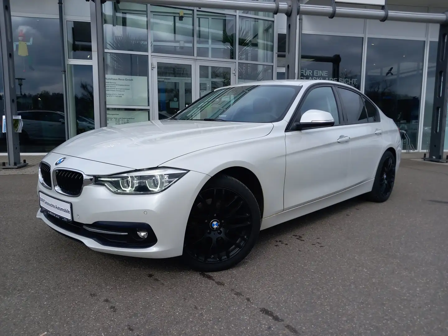BMW 320 d Aut Sport Line NaviProf Tempo Hifi Connected PDC Weiß - 2