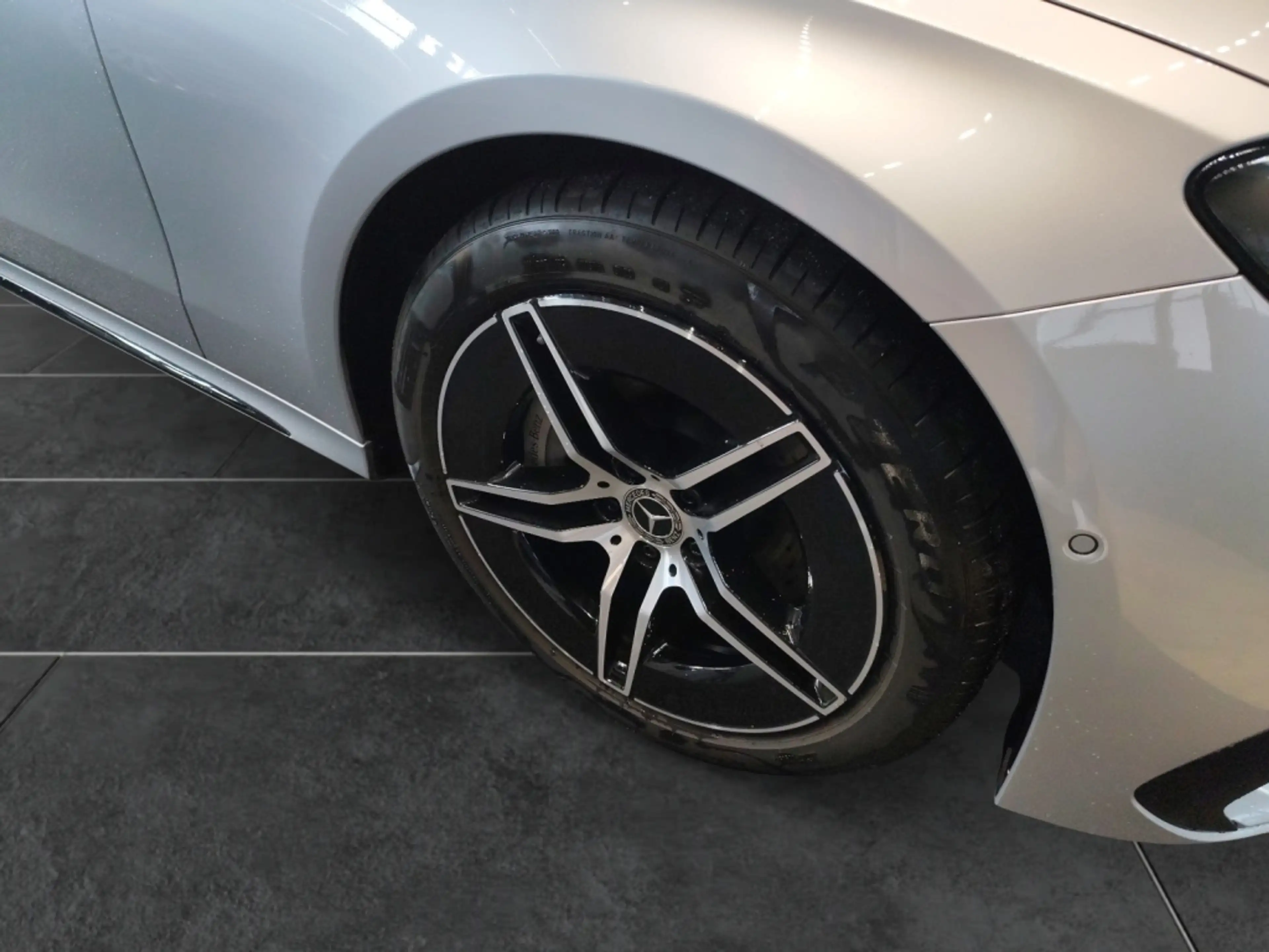 Mercedes-Benz E 220 d T 4M AMG|NIGHT|AHK|PANO|360°|DISTR|LEDER — photo 13