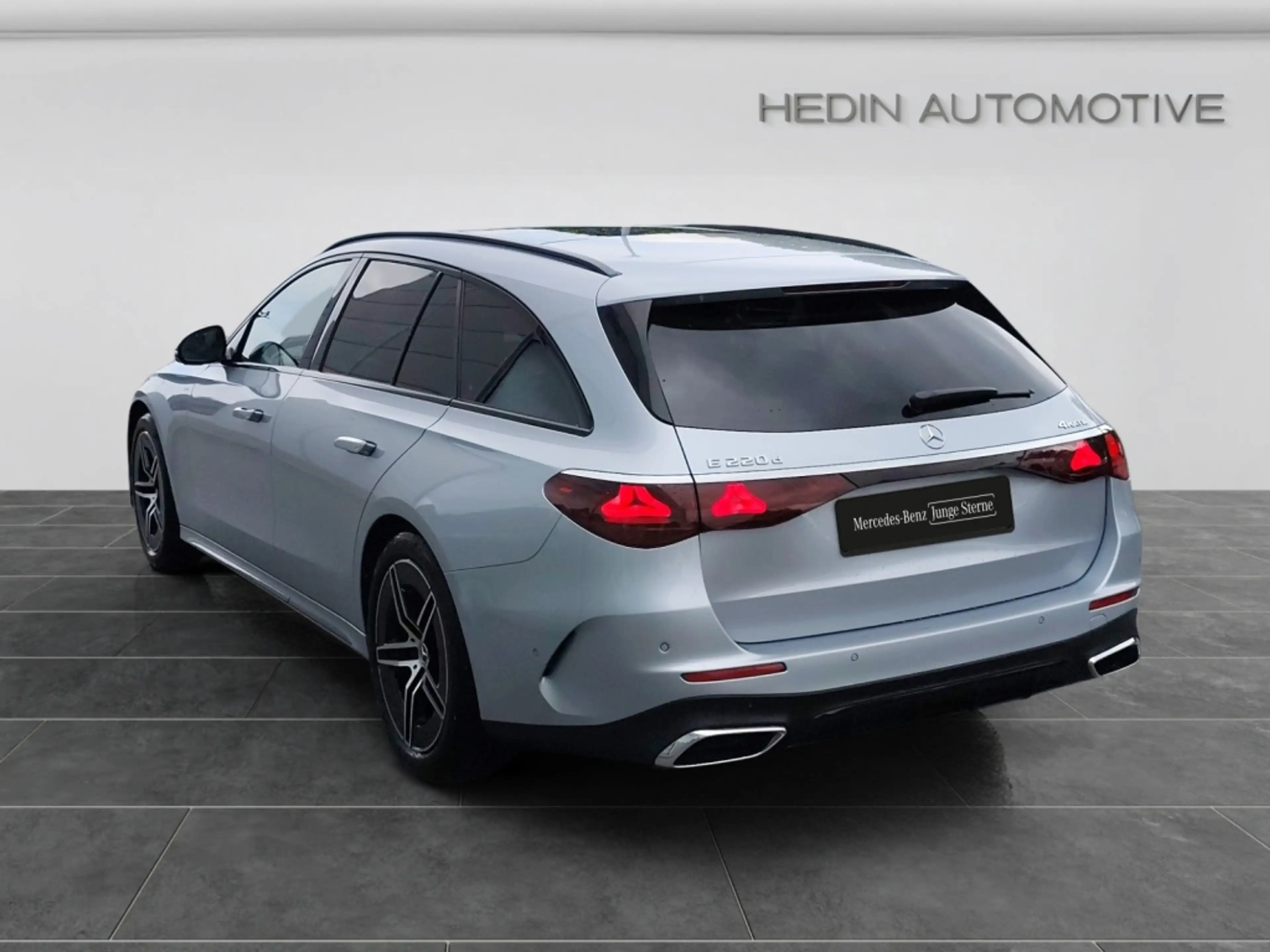 Mercedes-Benz E 220 d T 4M AMG|NIGHT|AHK|PANO|360°|DISTR|LEDER — photo 3