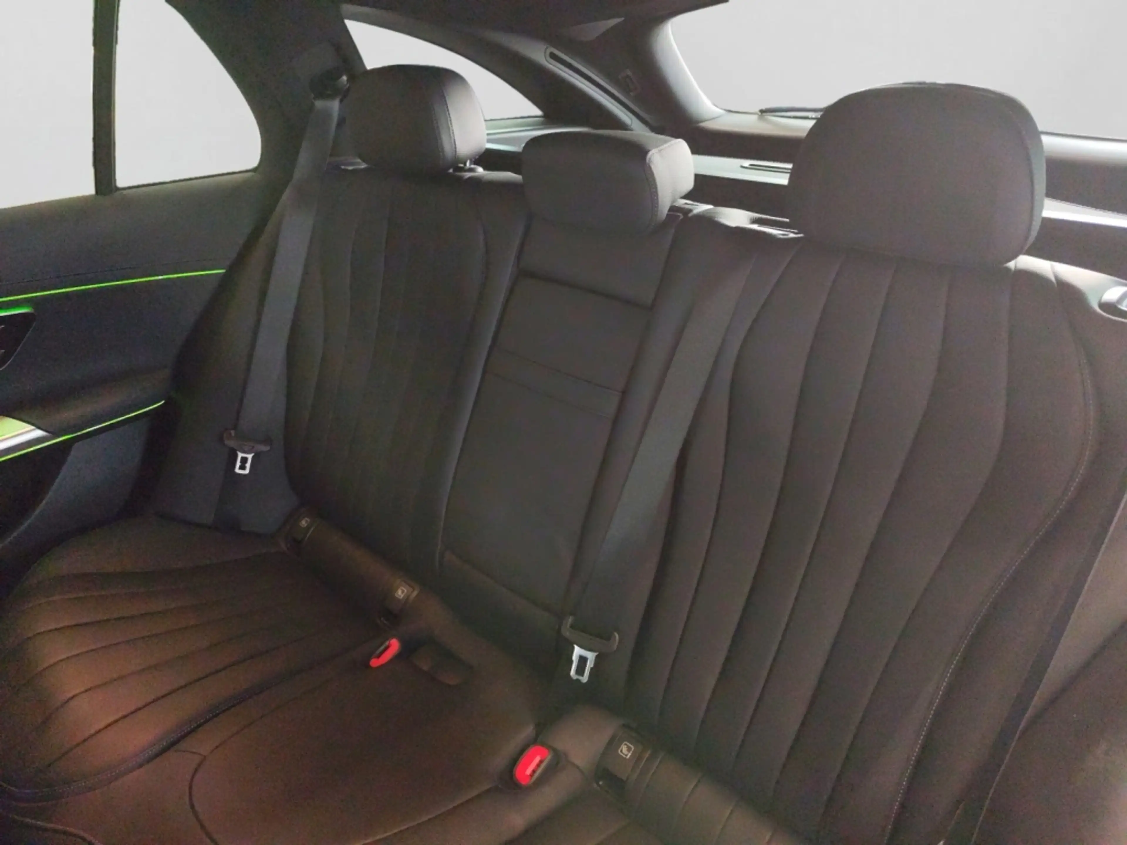 Mercedes-Benz E 220 d T 4M AMG|NIGHT|AHK|PANO|360°|DISTR|LEDER — photo 12