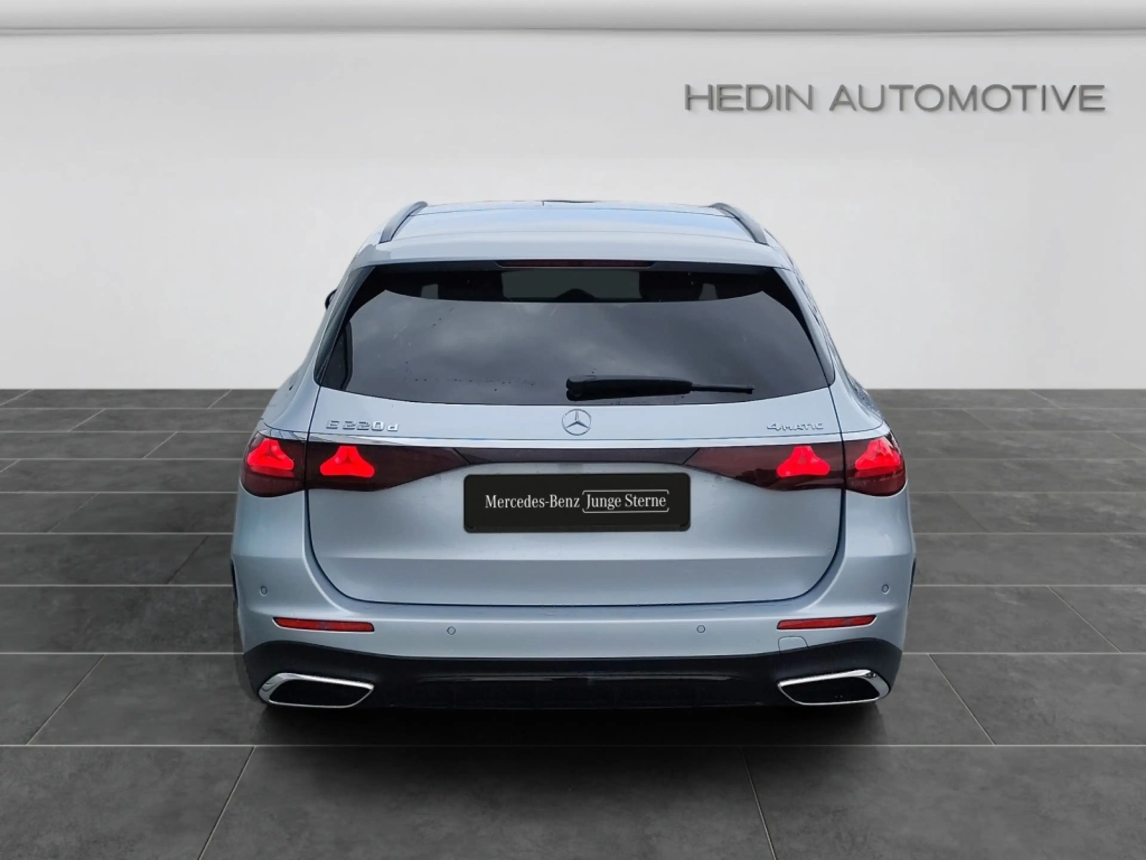 Mercedes-Benz E 220 d T 4M AMG|NIGHT|AHK|PANO|360°|DISTR|LEDER — photo 4