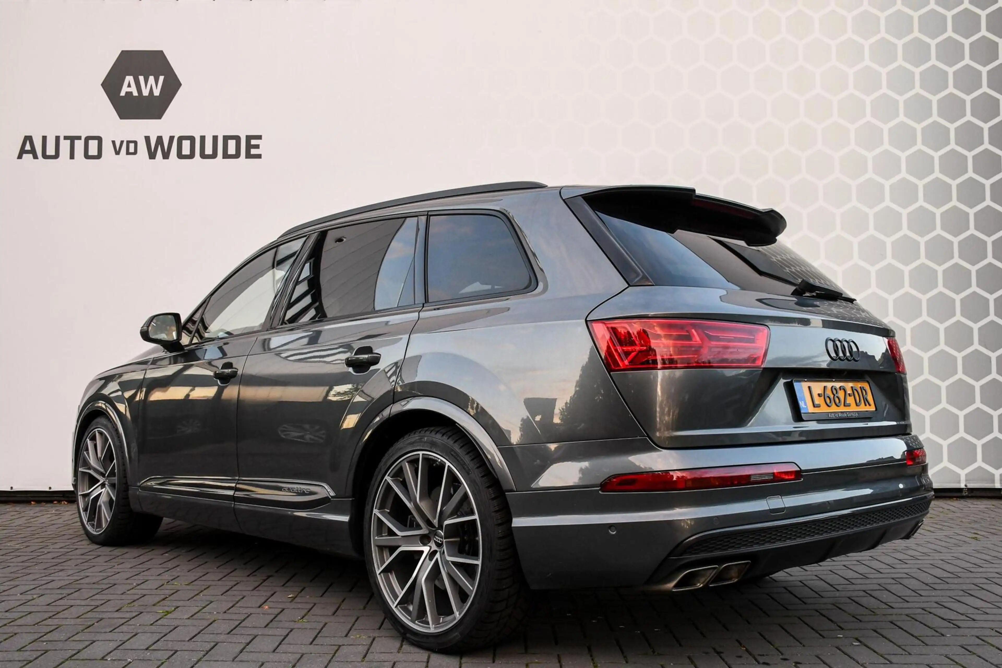 Audi SQ7 4.0 V8 TDI quattro Pro Line + 7p Ceramic 435PK PAN — photo 31