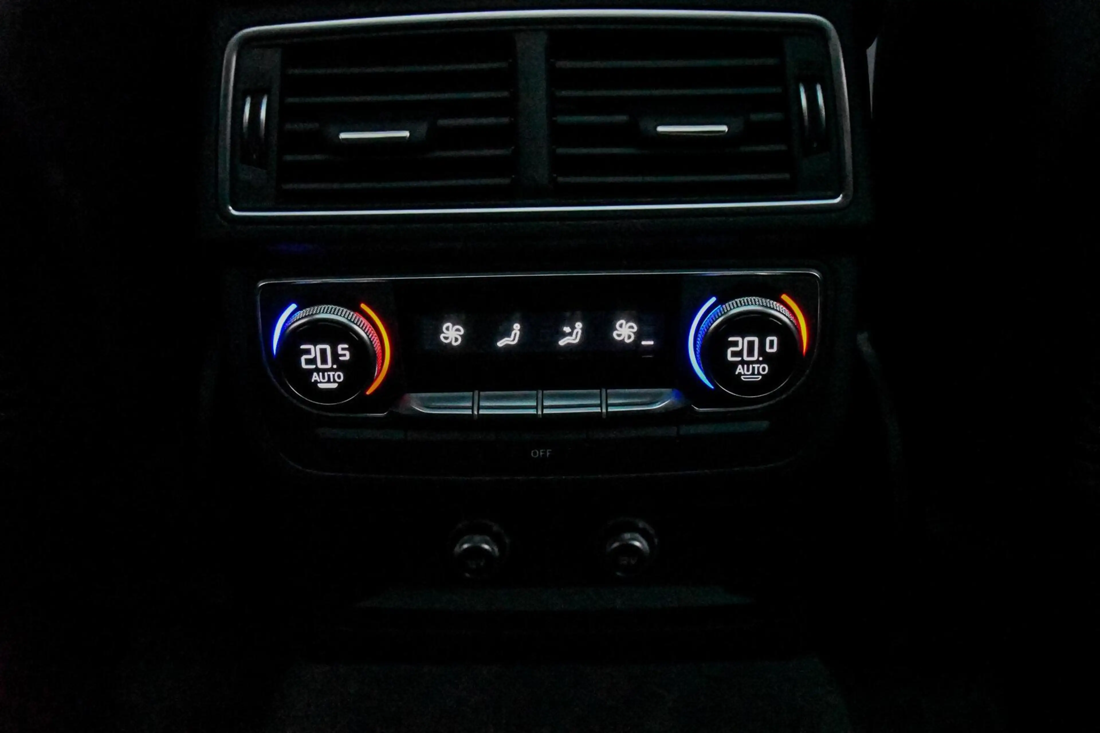 Audi SQ7 4.0 V8 TDI quattro Pro Line + 7p Ceramic 435PK PAN — photo 42