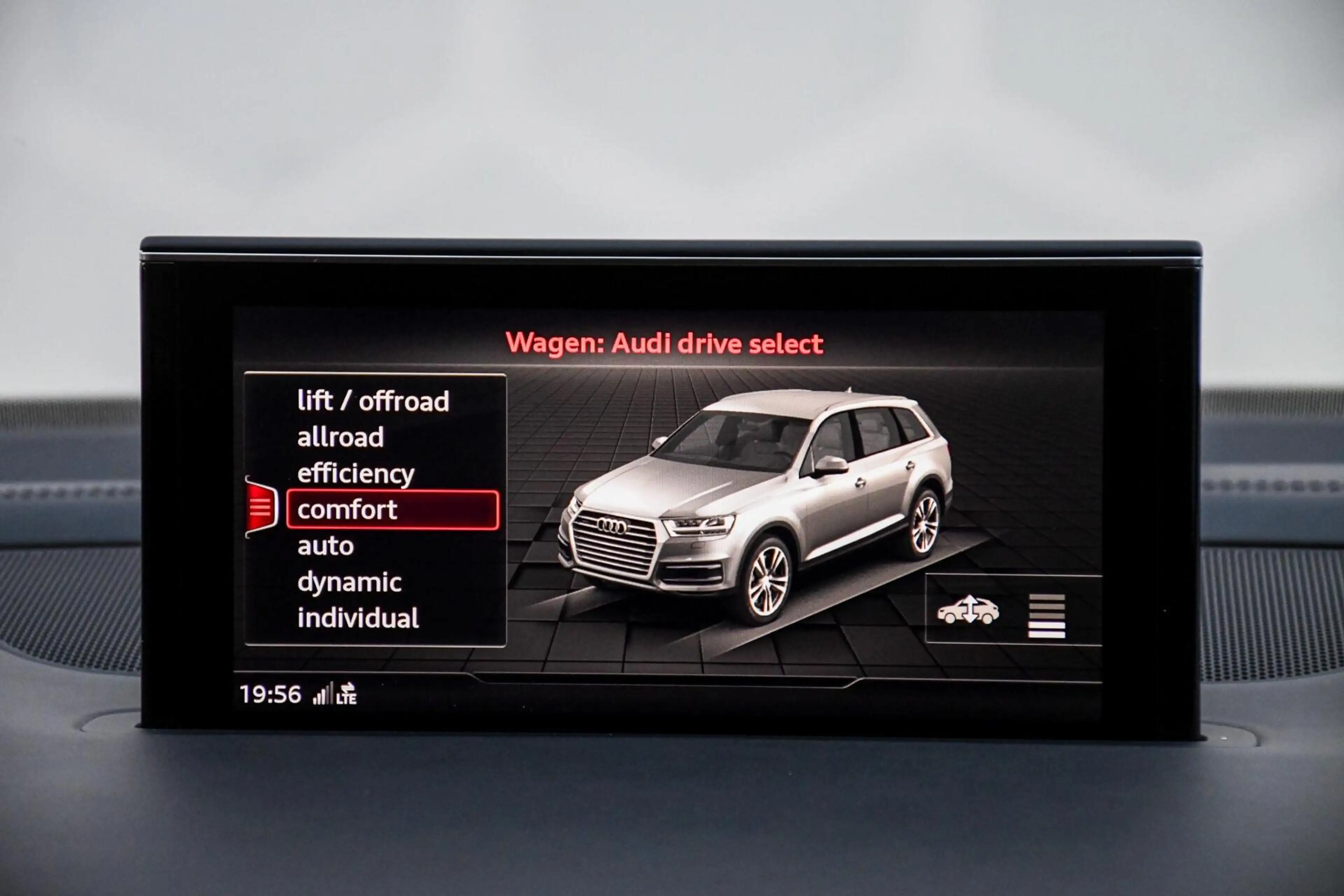 Audi SQ7 4.0 V8 TDI quattro Pro Line + 7p Ceramic 435PK PAN — photo 22