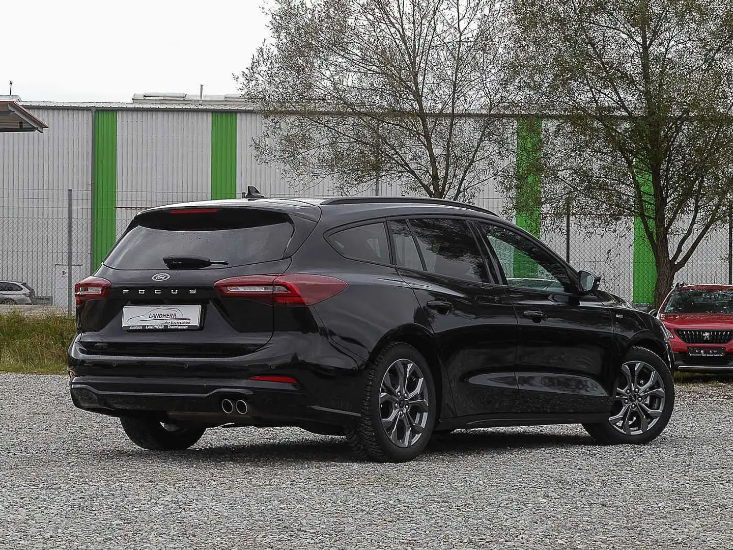 Ford Focus Turnier 1.0 EcoBoost ST Line  //Navi/Winterpaket / Schwarz - 2
