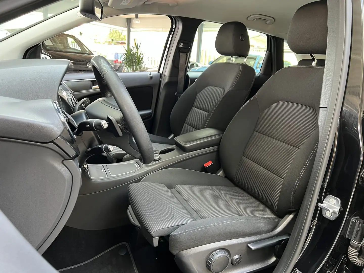 Mercedes-Benz B 200 B B 200 CDI Automatik Navi SHZ PDC Zwart - 2